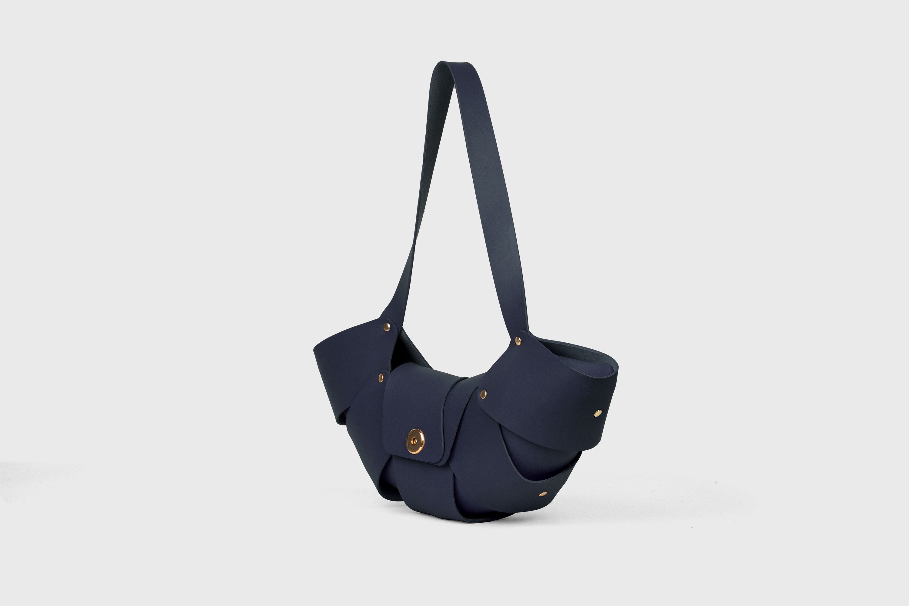 Croissant Bag Marine Blue Color Leather Magnetic Closure Full Grain Vegetable Tanned Leather High Quality Modern Minimalistic Organic Design Full Brass Rivets Atelier Madre Manuel Dreesmann Barcelona Spain
