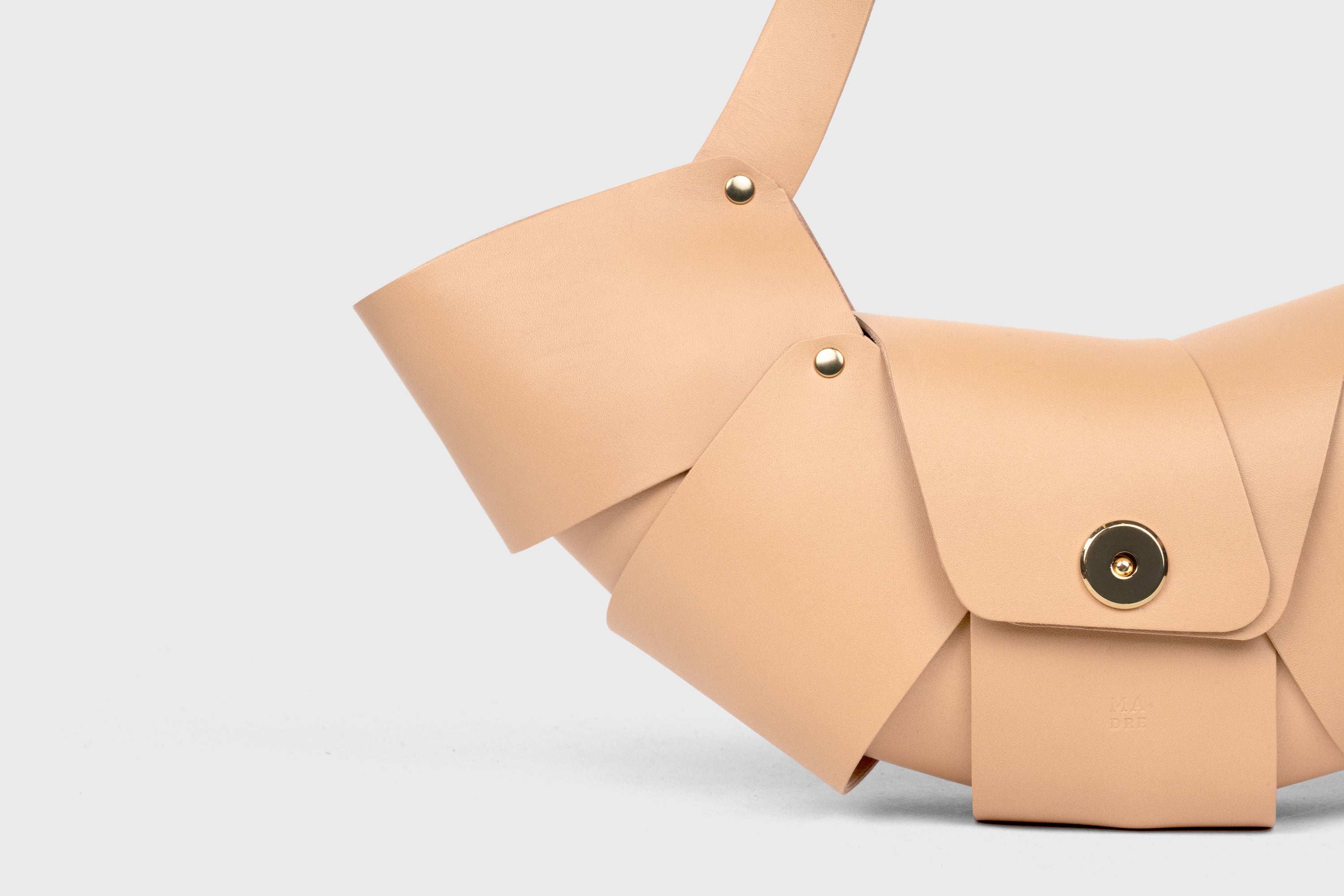 Croissant Bag Natural Color Leather Magnetic Closure Full Grain Vegetable Tanned Leather High Quality Modern Minimalistic Organic Design Full Brass Rivets Atelier Madre Manuel Dreesmann Barcelona Spain