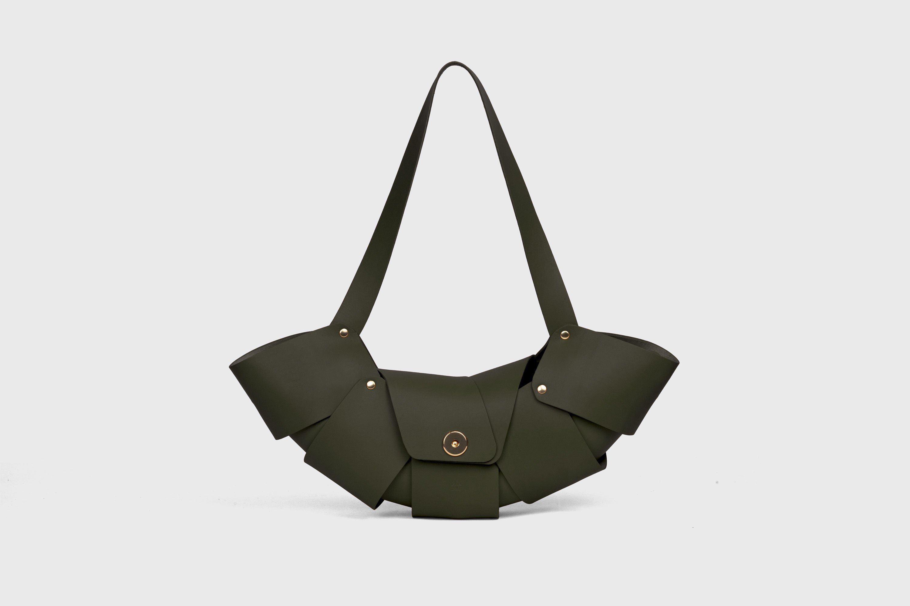 Croissant Bag Olive Green Leather Magnetic Closure Full Grain Vegetable Tanned Leather High Quality Modern Minimalistic Organic Design Full Brass Rivets Atelier Madre Manuel Dreesmann Barcelona Spain