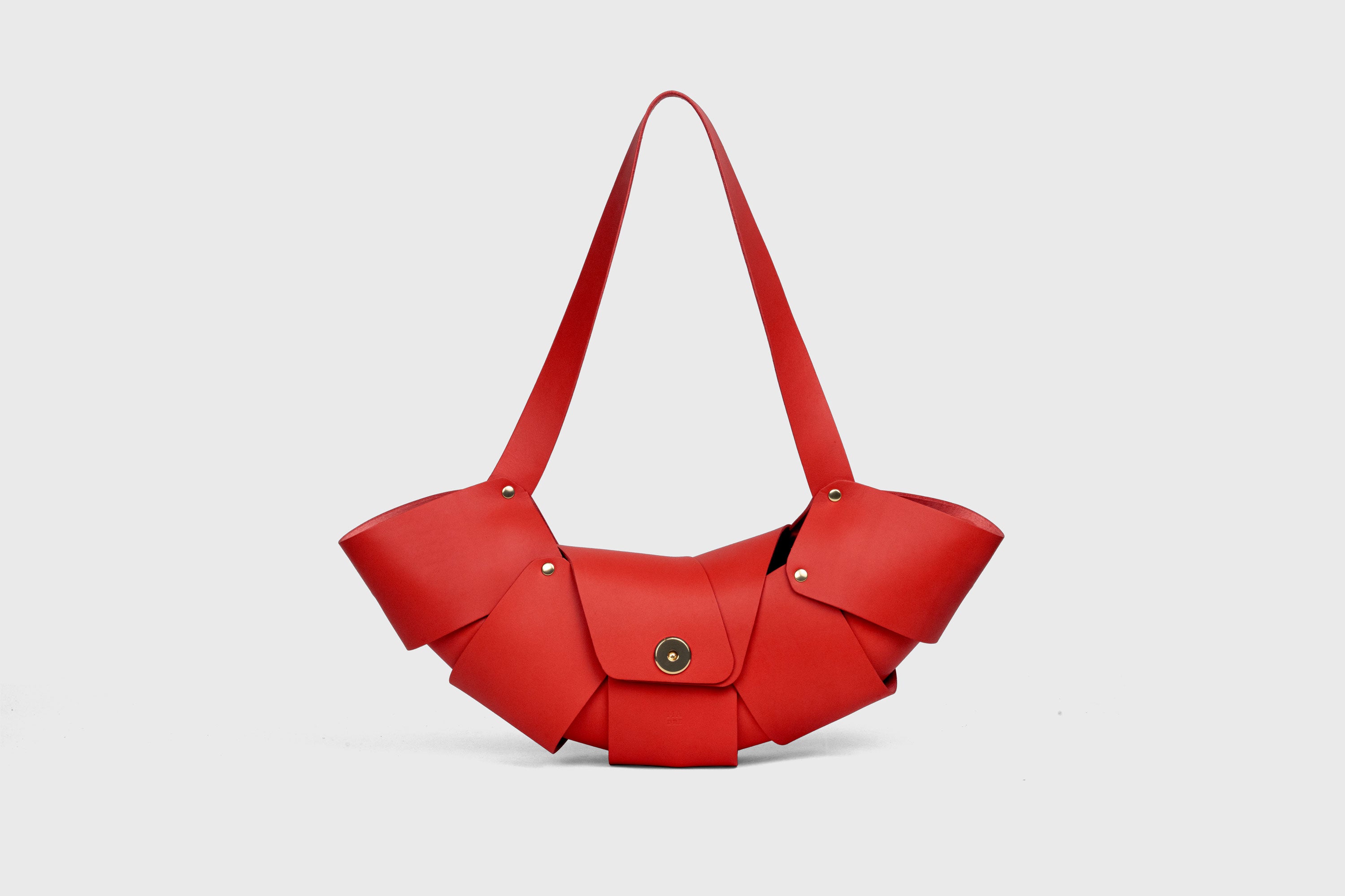 Mala Croissant Vermelha em couro de qualidade premium, design minimalista / Mala de ombro / da Atelier Madre / Manuel Dreesmann Barcelona