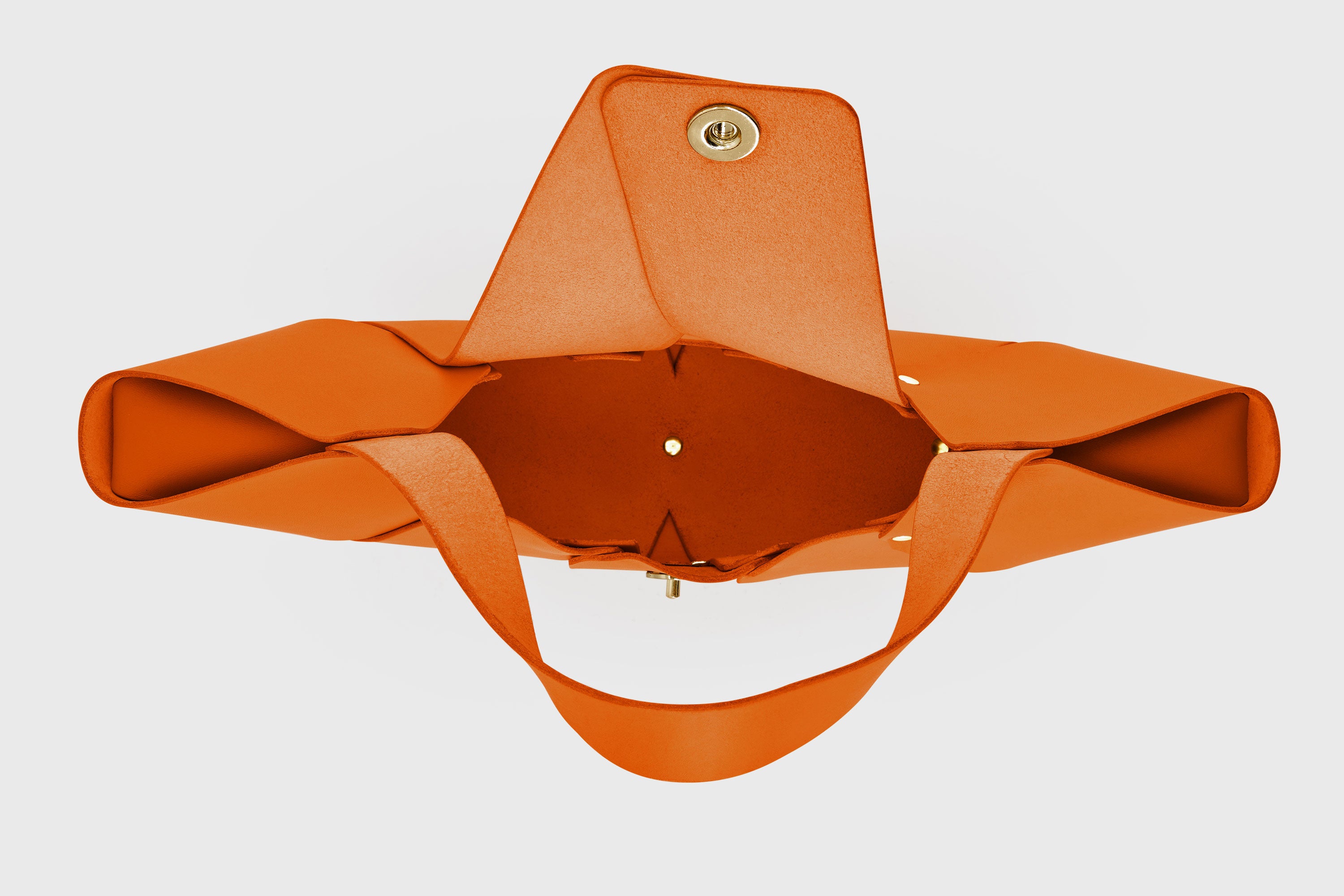 Croissant Bag Orange Color Leather Magnetic Closure Full Grain Vegetable Tanned Leather High Quality Modern Minimalistic Organic Design Full Brass Rivets Atelier Madre Manuel Dreesmann Barcelona Spain