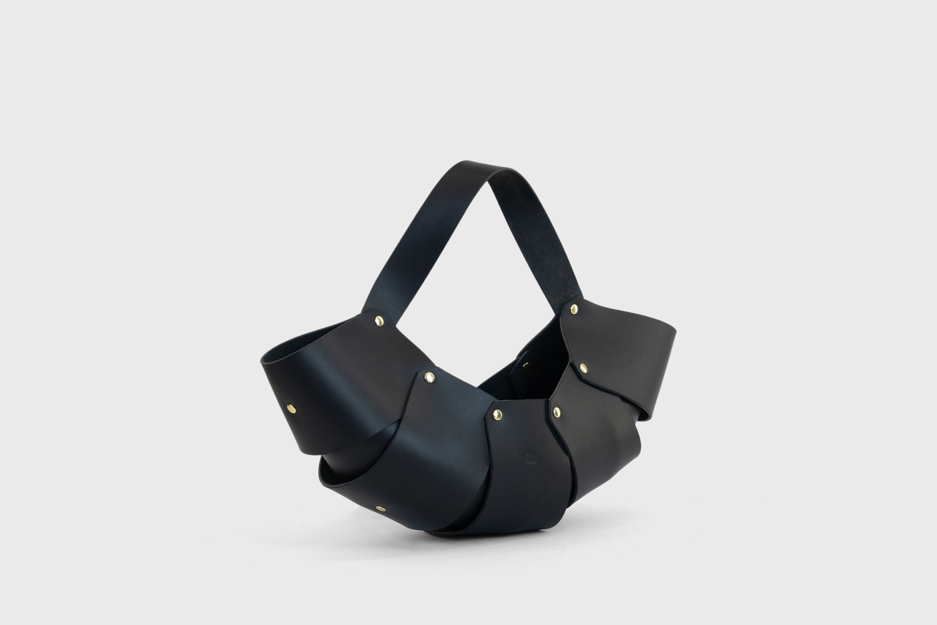 Croissant Leather Bag Black Vegetable Tanned Full Grain Premium Spain Brass Rivets Design Minimalist Modern Shopper Handbag Pouch Handbag Atelier Madre Manuel Dreesmann Barcelona