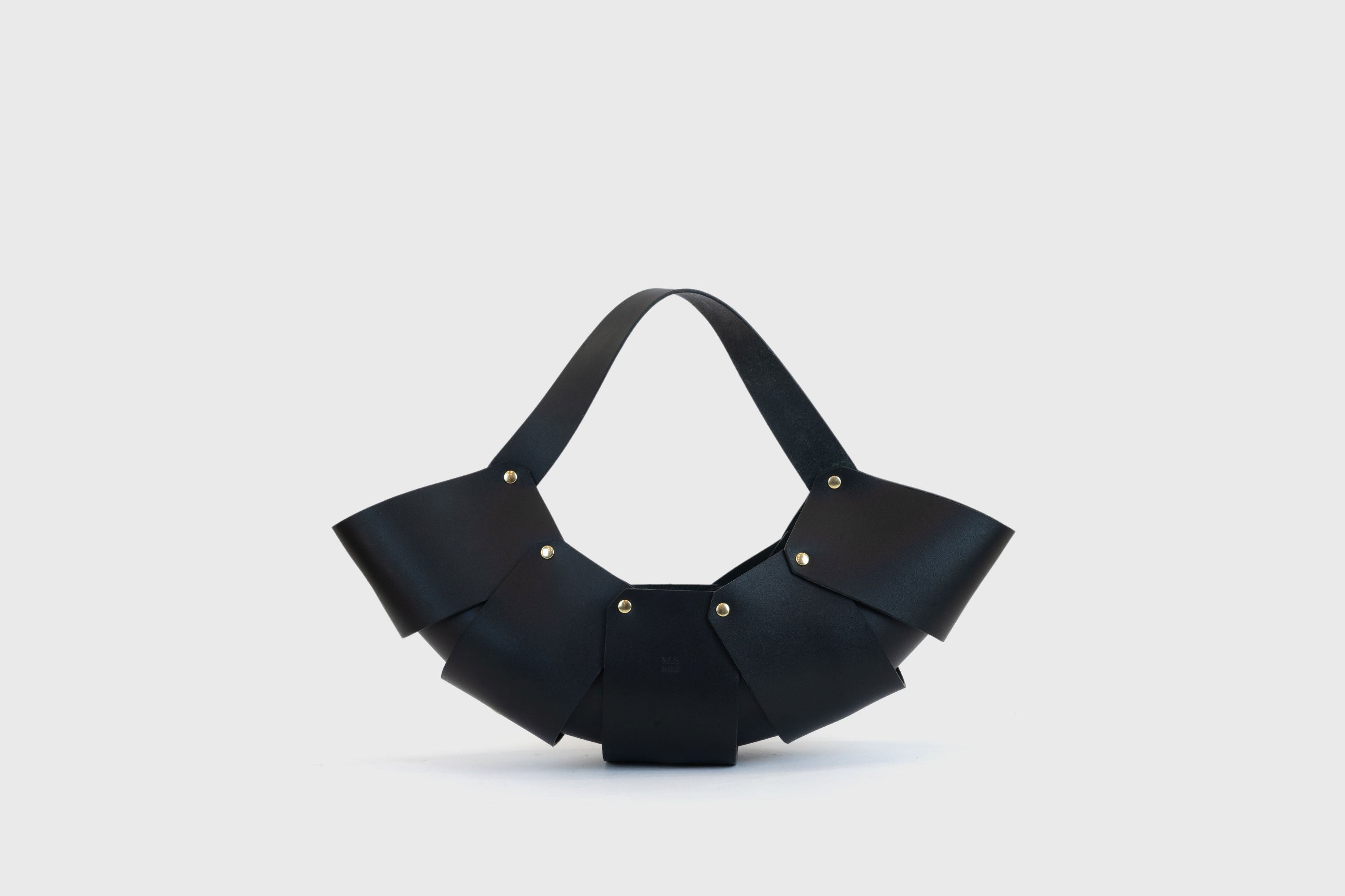 Croissant Leather Bag Black Vegetable Tanned Full Grain Premium Spain Brass Rivets Design Minimalist Modern Shopper Handbag Pouch Handbag Atelier Madre Manuel Dreesmann Barcelona