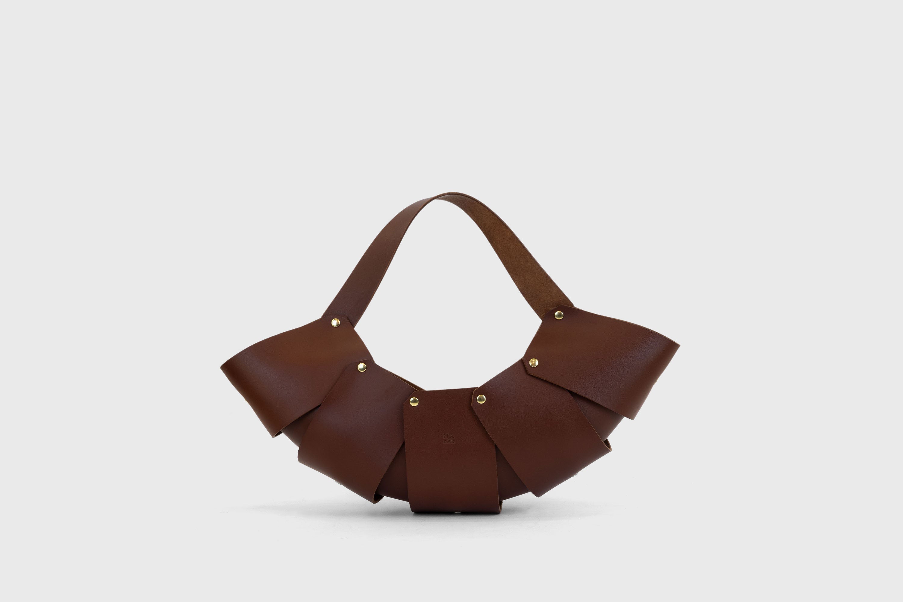 Croissant Leather Bag Dark Brown Vegetable Tanned Full Grain Premium Spain Brass Rivets Design Minimalist Modern Shopper Handbag Pouch Handbag Atelier Madre Manuel Dreesmann Barcelona