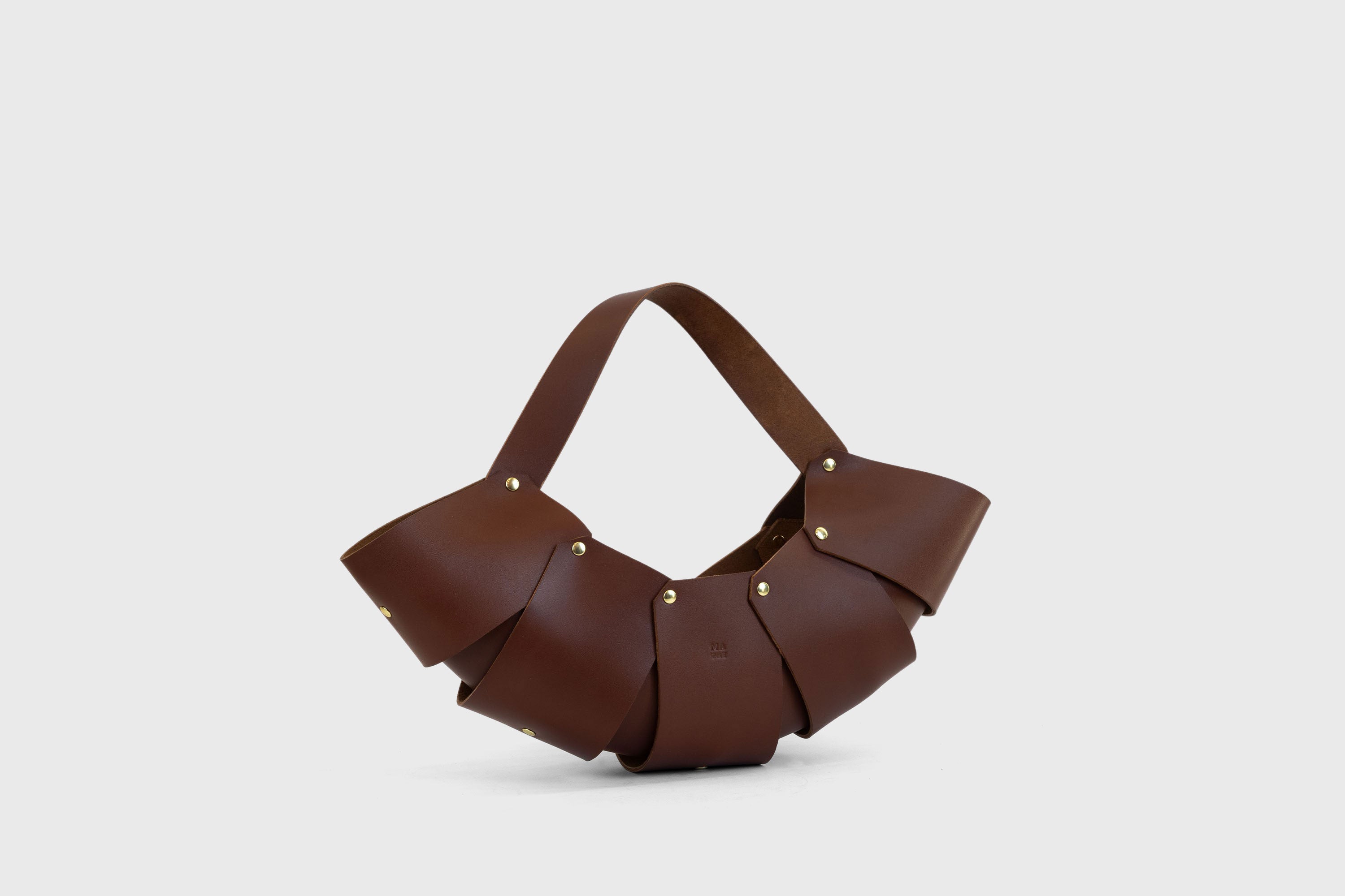 Croissant Leather Bag Dark Brown Vegetable Tanned Full Grain Premium Spain Brass Rivets Design Minimalist Modern Shopper Handbag Pouch Handbag Atelier Madre Manuel Dreesmann Barcelona