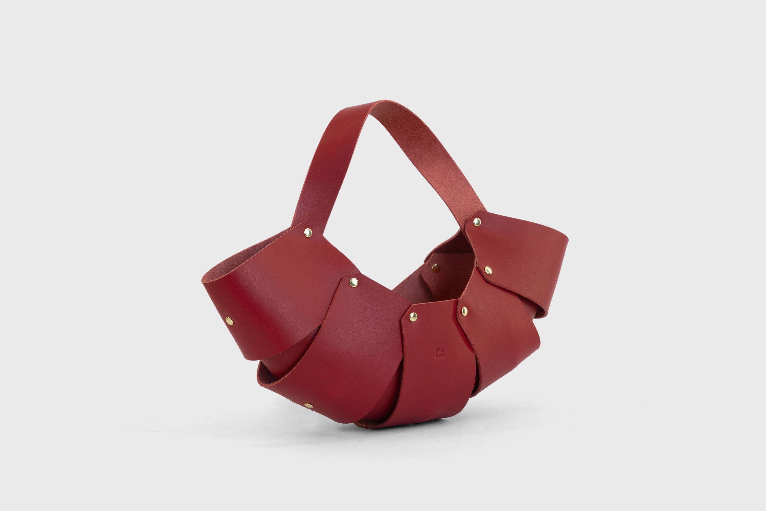 Croissant Leather Bag Red Vegetable Tanned Full Grain Premium Spain Brass Rivets Design Minimalist Modern Shopper Handbag Pouch Handbag Atelier Madre Manuel Dreesmann Barcelona