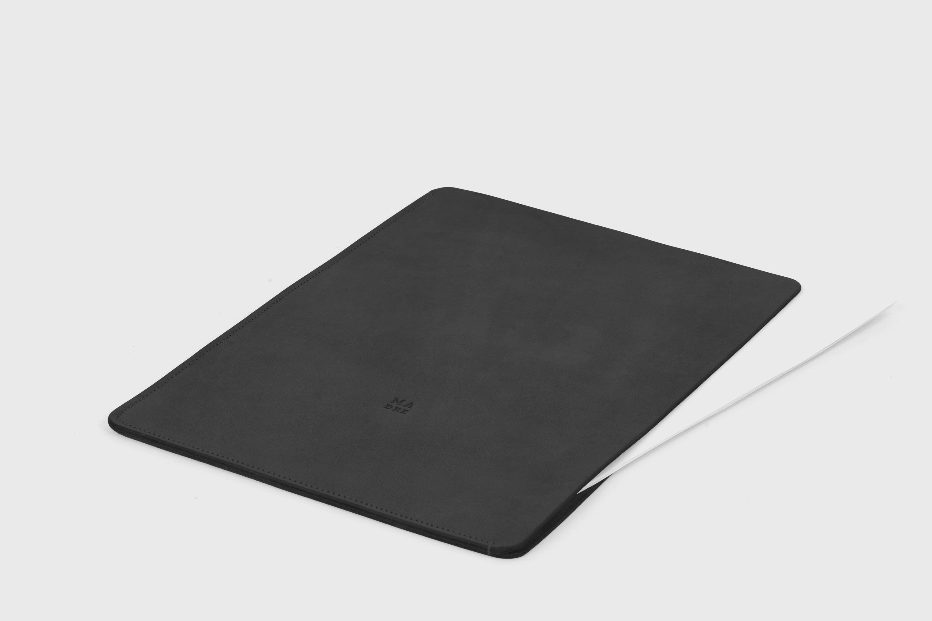 Document Folder Leather Black Color Minimalist Design Atelier Madre Manuel Dreesmann Barcelona Spain