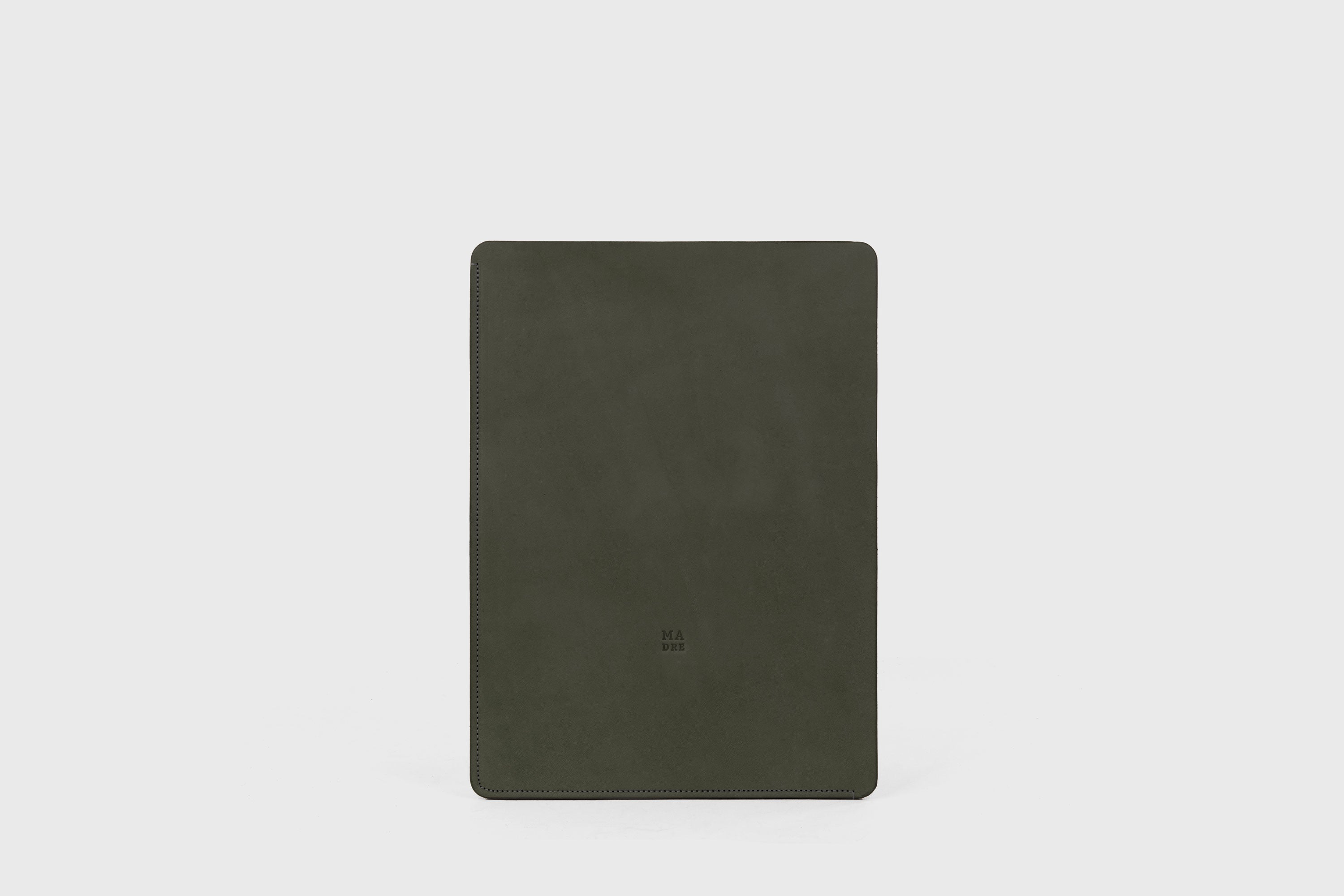 Document Folder Leather Olive Green Color Minimalist Design Atelier Madre Manuel Dreesmann Barcelona Spain