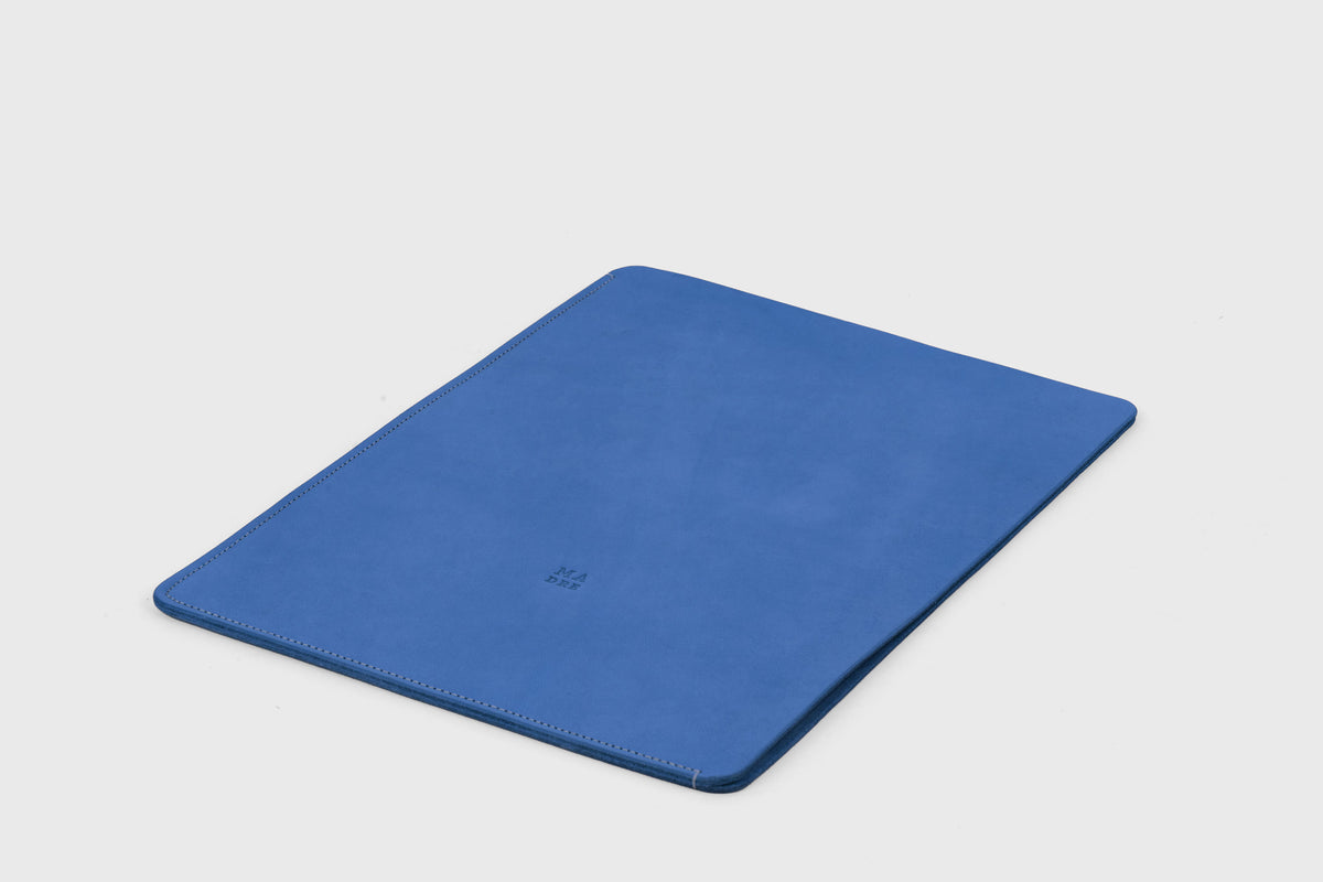 Document Folder Leather Royal Blue Color Minimalist Design Atelier Madre Manuel Dreesmann Barcelona Spain 1