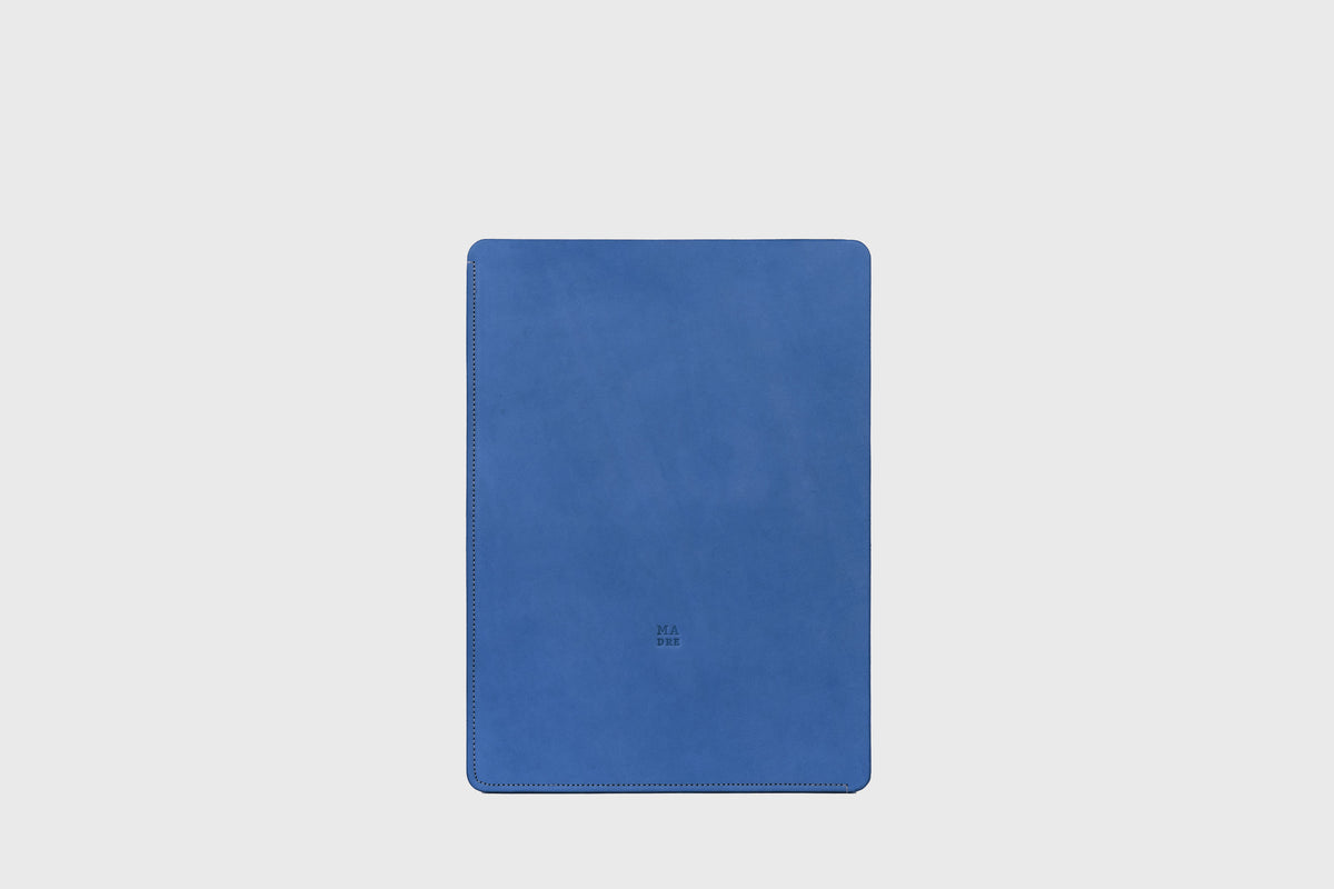 Document Folder Leather Royal Blue Color Minimalist Design Atelier Madre Manuel Dreesmann Barcelona Spain 3