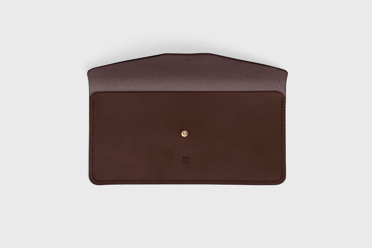 Document Holder Chocolate Brown Colour Leather Atelier Madre Manuel Dreesmann Barcelona Spain 2