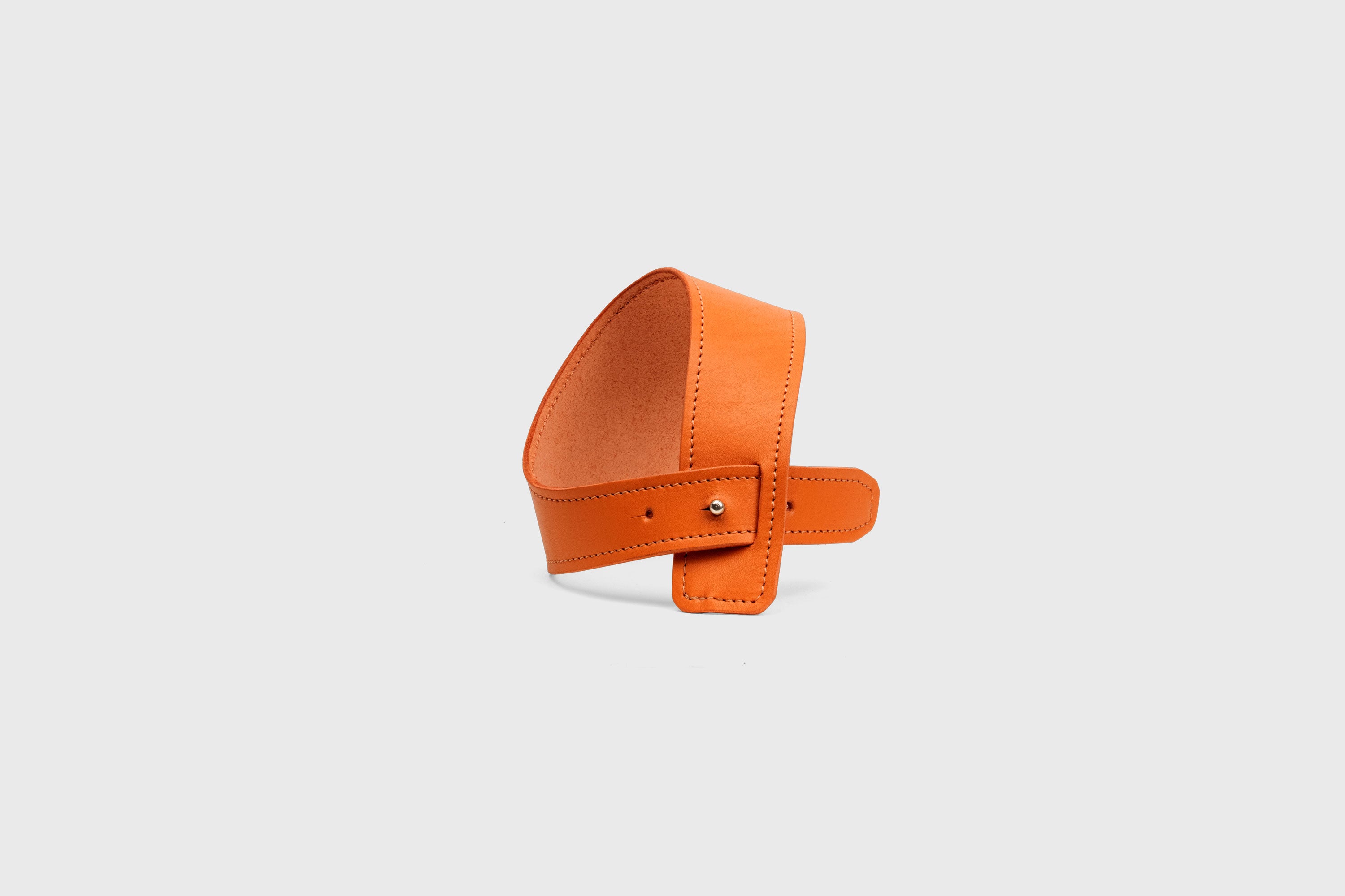 Dog Collar Orange Colour Leather Vegetable Tanned Modern Minimal Design Premium Quality Atelier Madre Manuel Dreesmann Barcelona Spain
