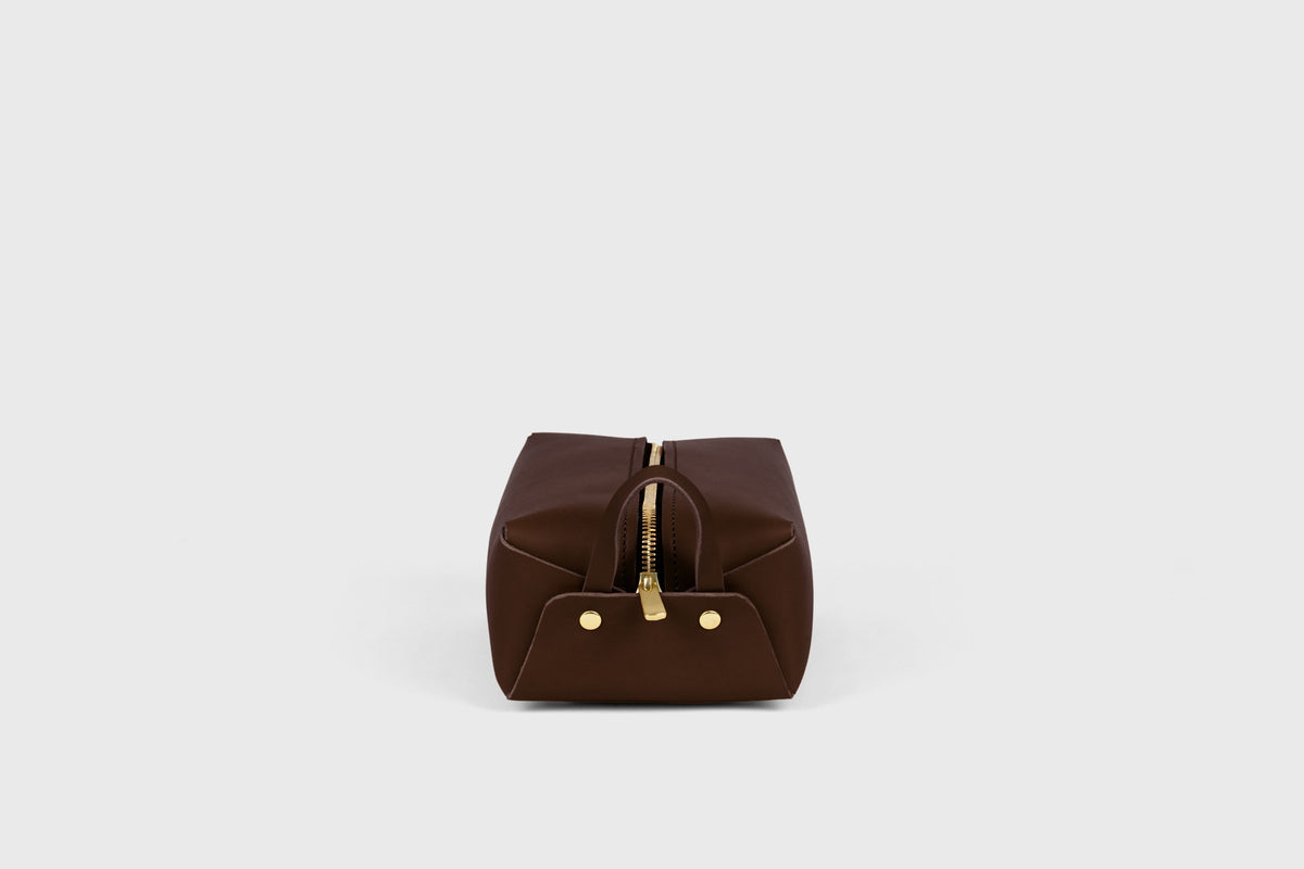 Dopp Kit Leather Chocolate Brown Atelier Madre Manuel Dreesmann Barcelona Spain 2