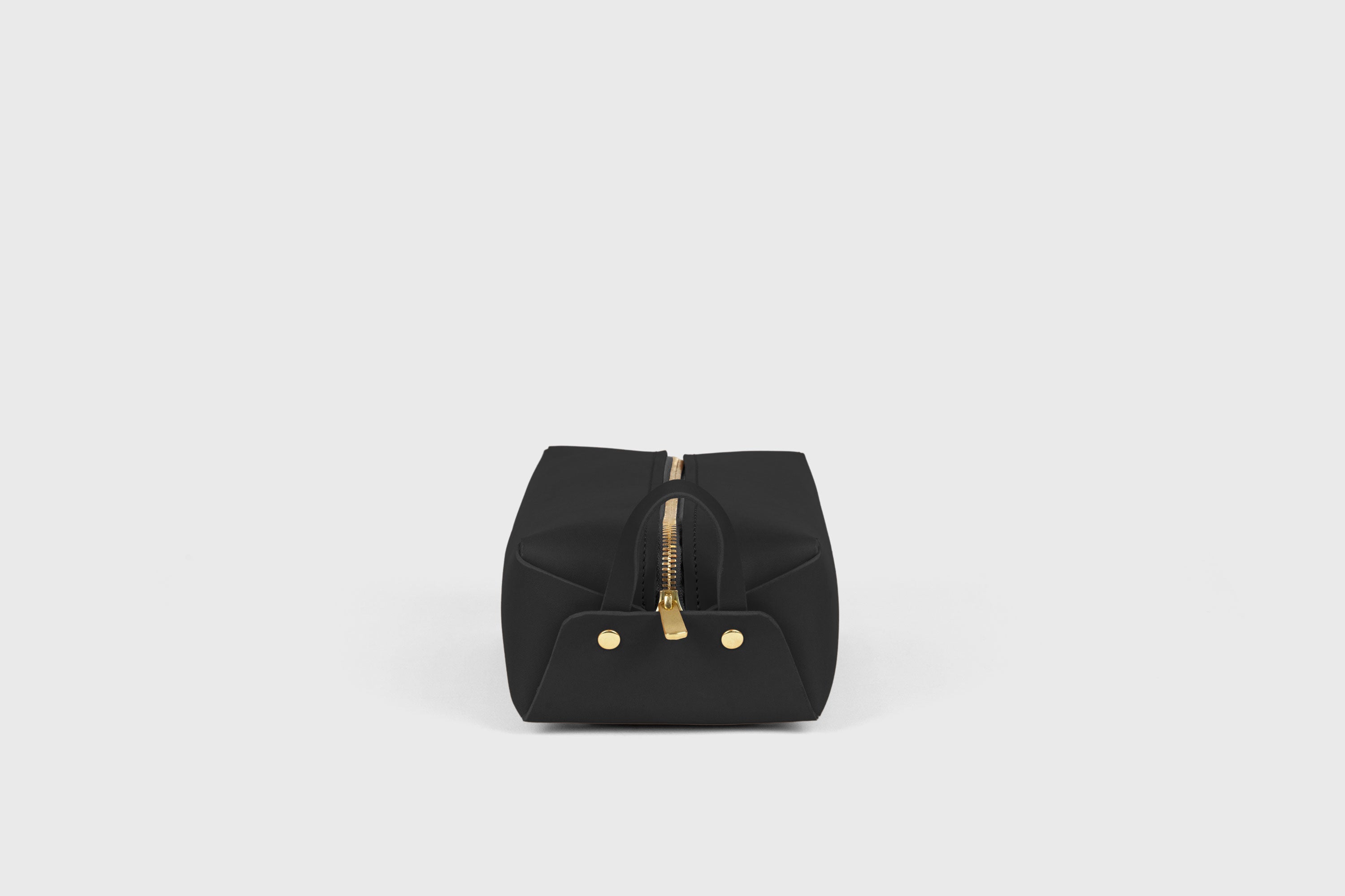 Dopp Kit Black Color Leather Toiletry Bag Make Up Pouch Travel Pack Hygiene Bag Zipper Premium Quality Minimalistic Modern Design Atelier Madre Manuel Dreesmann Barcelona Spain