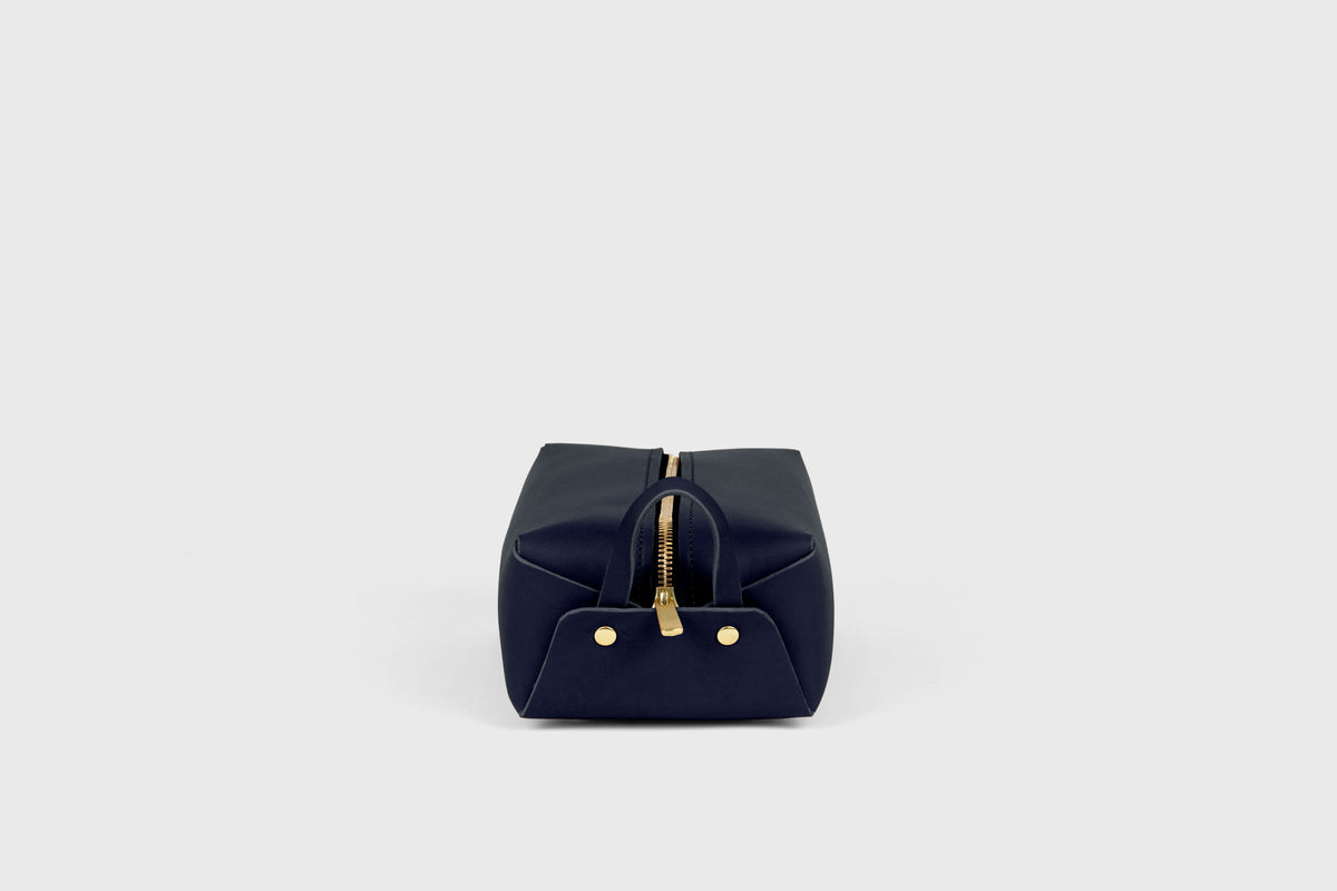 Dopp Kit Toiletry Bag Marine Blue Color Leather Travel Make Up Bag Zipper Premium Quality Minimalistic Modern Design Manuel Dreesmann Atelier Madre Barcelona Spain 2
