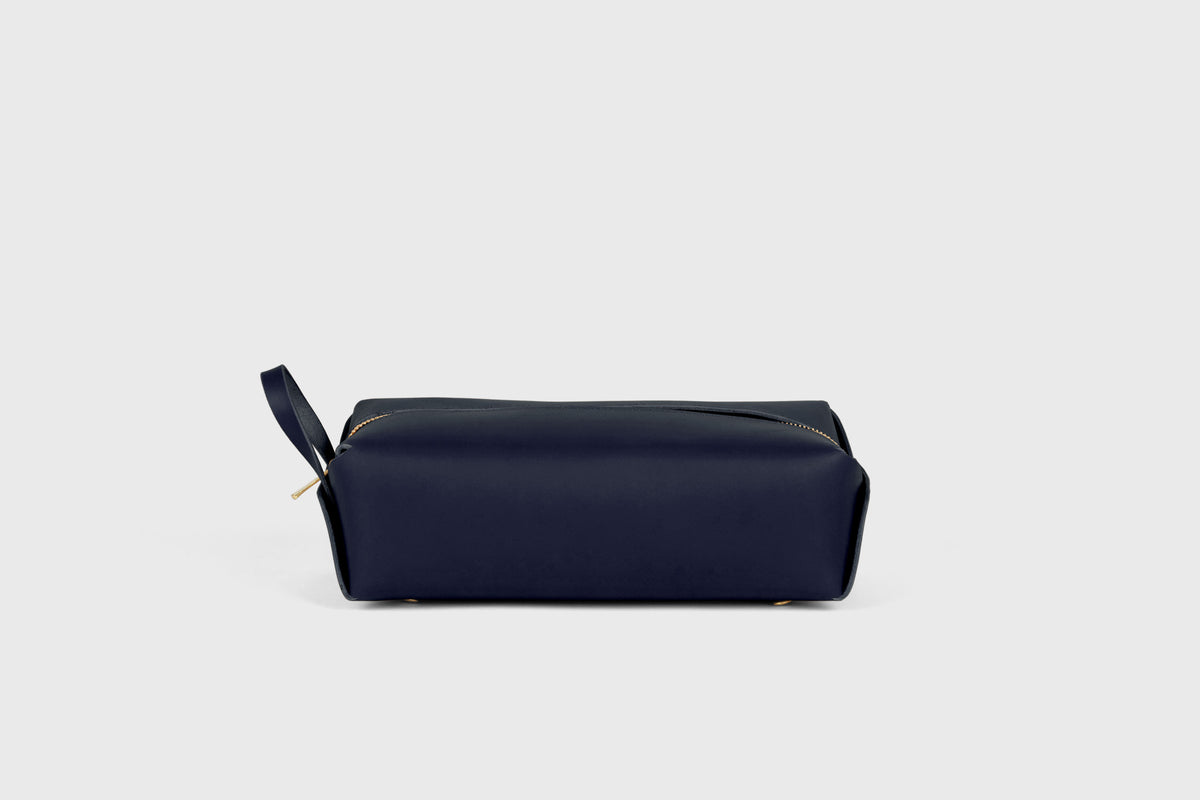 Dopp Kit Toiletry Bag Marine Blue Color Leather Travel Make Up Bag Zipper Premium Quality Minimalistic Modern Design Manuel Dreesmann Atelier Madre Barcelona Spain 3