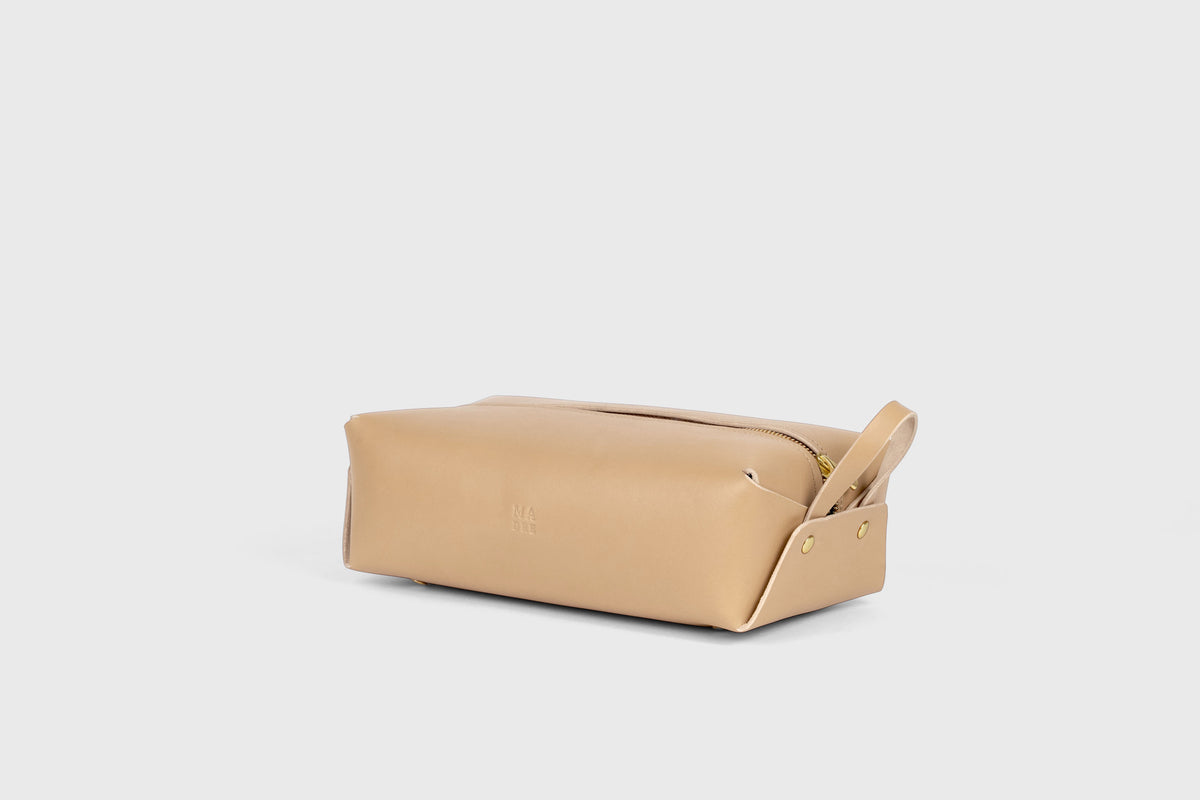 Dopp Kit Toiletry Bag Natural Color Leather Travel Make Up Bag Zipper Premium Quality Minimalistic Modern Design Manuel Dreesmann Atelier Madre Barcelona Spain 1