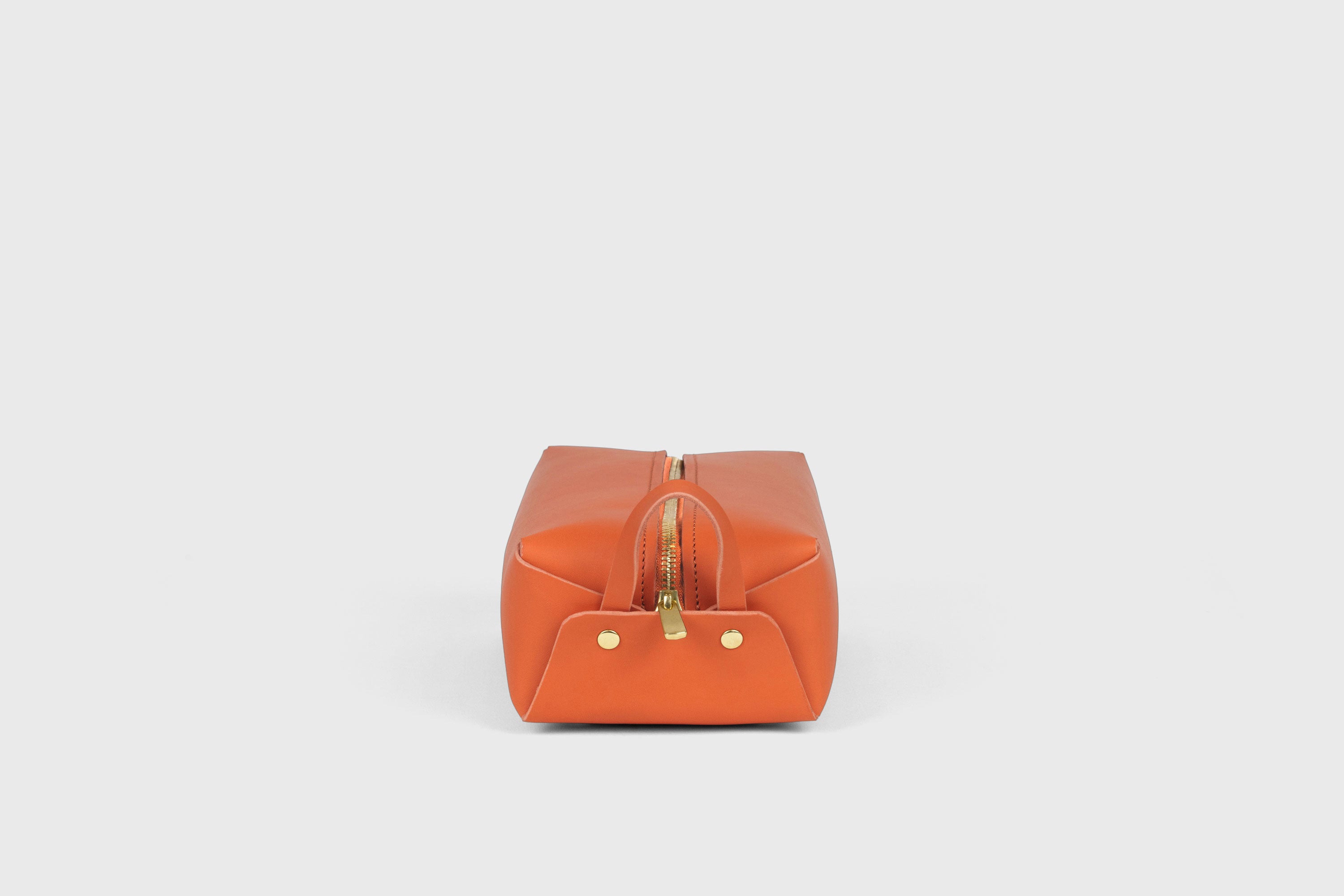 Dopp Kit Orange Color Leather Toiletry Bag Make Up Pouch Travel Pack Hygiene Bag Zipper Premium Quality Minimalistic Modern Design Atelier Madre Manuel Dreesmann Barcelona Spain