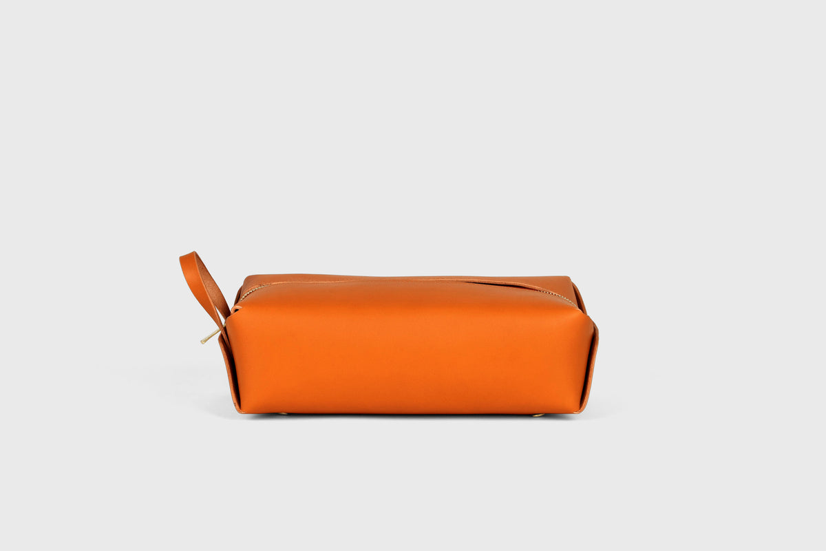 Dopp Kit Toiletry Bag Orange Color Leather Travel Make Up Bag Zipper Premium Quality Minimalistic Modern Design Manuel Dreesmann Atelier Madre Barcelona Spain 3