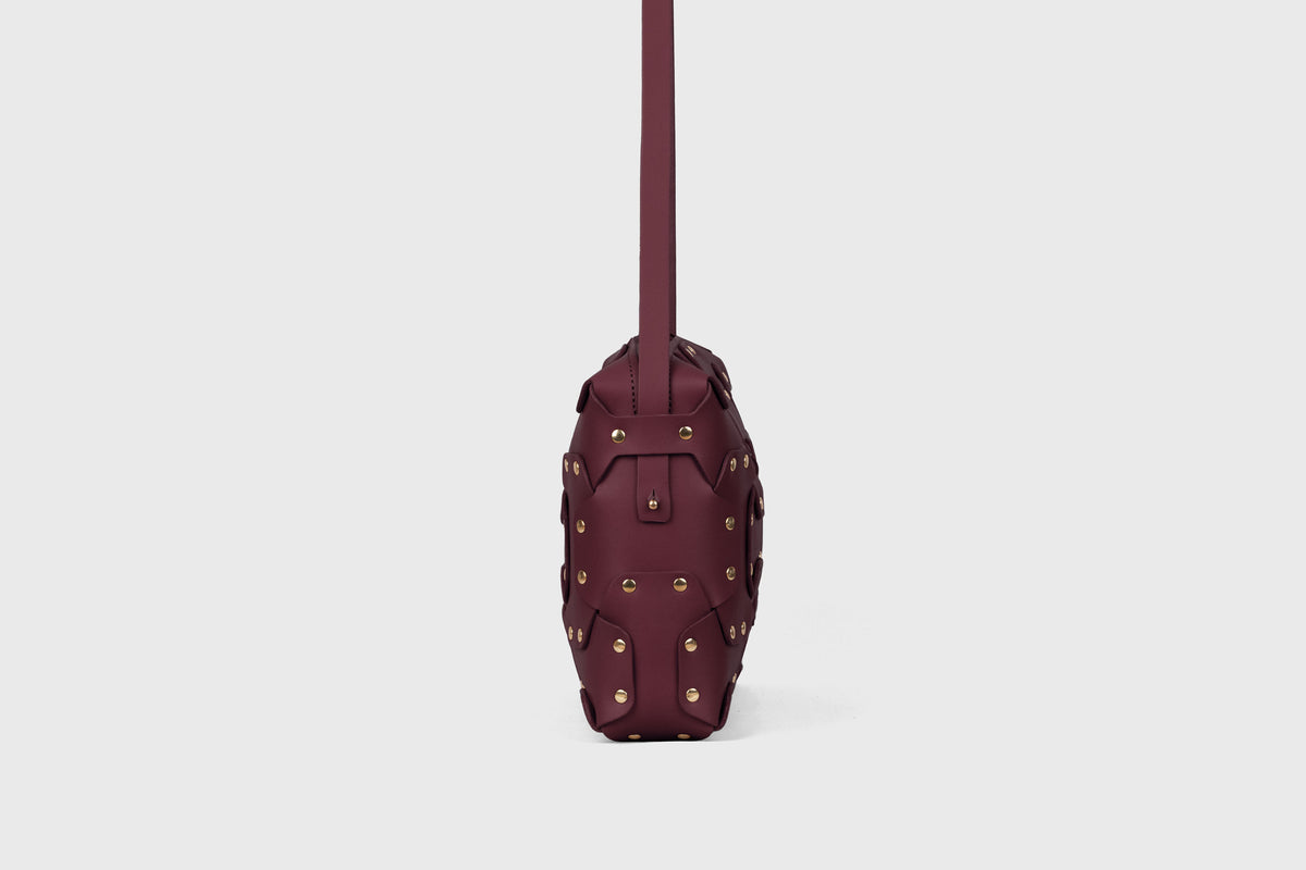 Double Rivet Bag Big Burgundy Colour Leather Vegetable Tanned Modern Minimal Design Premium Quality Atelier Madre Manuel Dreesmann Barcelona Spain 4