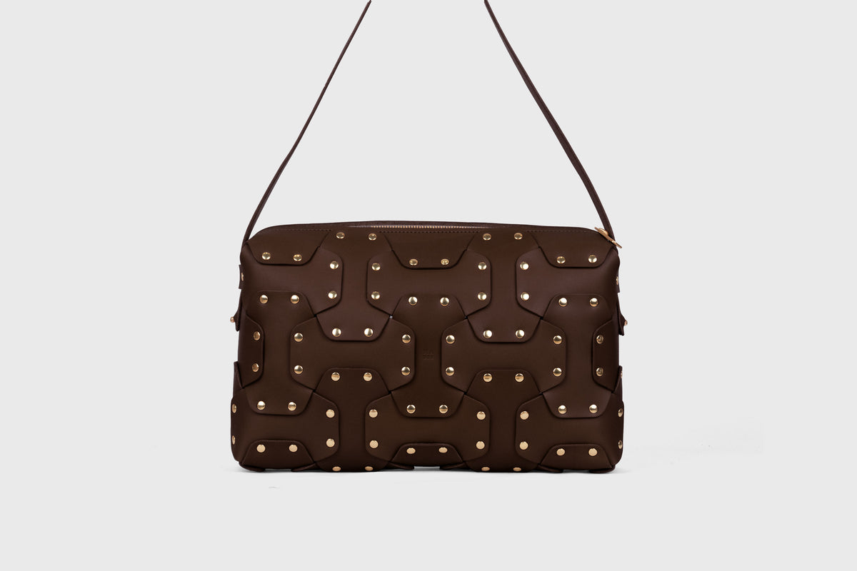 Double Rivet Bag Big Chocolate Brown Colour Leather Vegetable Tanned Modern Minimal Design Premium Quality Atelier Madre Manuel Dreesmann Barcelona Spain 2