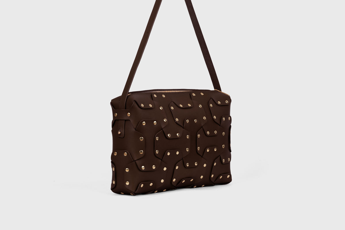 Double Rivet Bag Big Chocolate Brown Colour Leather Vegetable Tanned Modern Minimal Design Premium Quality Atelier Madre Manuel Dreesmann Barcelona Spain 3