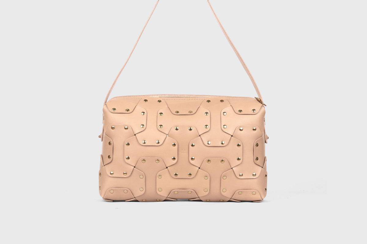 Double Rivet Bag Big Natural Colour Leather Vegetable Tanned Modern Minimal Design Premium Quality Atelier Madre Manuel Dreesmann Barcelona 2