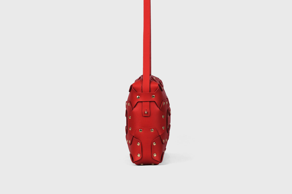 Double Rivet Bag Big Red Colour Leather Vegetable Tanned Modern Minimal Design Premium Quality Atelier Madre Manuel Dreesmann Barcelona 4