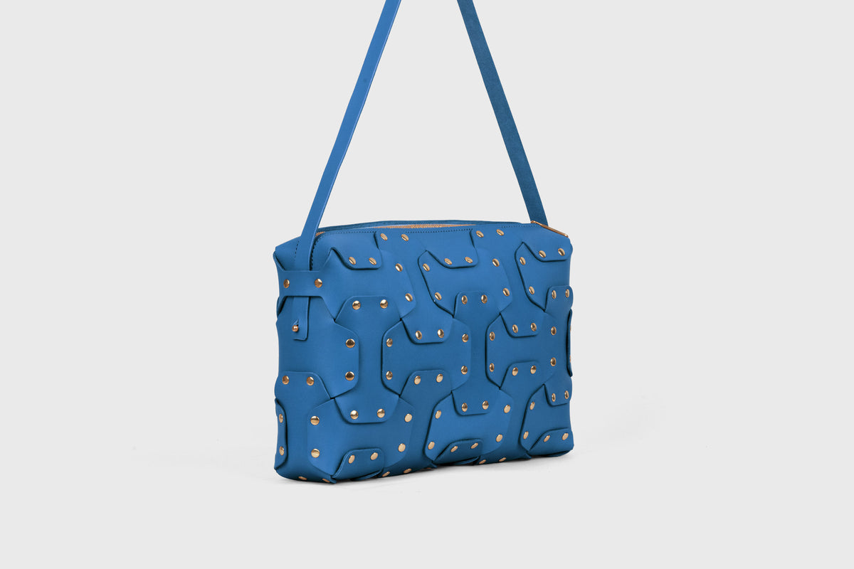 Double Rivet Bag Big Royal Blue Colour Leather Vegetable Tanned Modern Minimal Design Premium Quality Atelier Madre Manuel Dreesmann Barcelona 3
