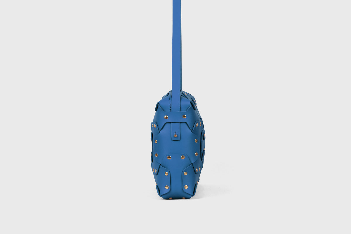 Double Rivet Bag Big Royal Blue Colour Leather Vegetable Tanned Modern Minimal Design Premium Quality Atelier Madre Manuel Dreesmann Barcelona 4
