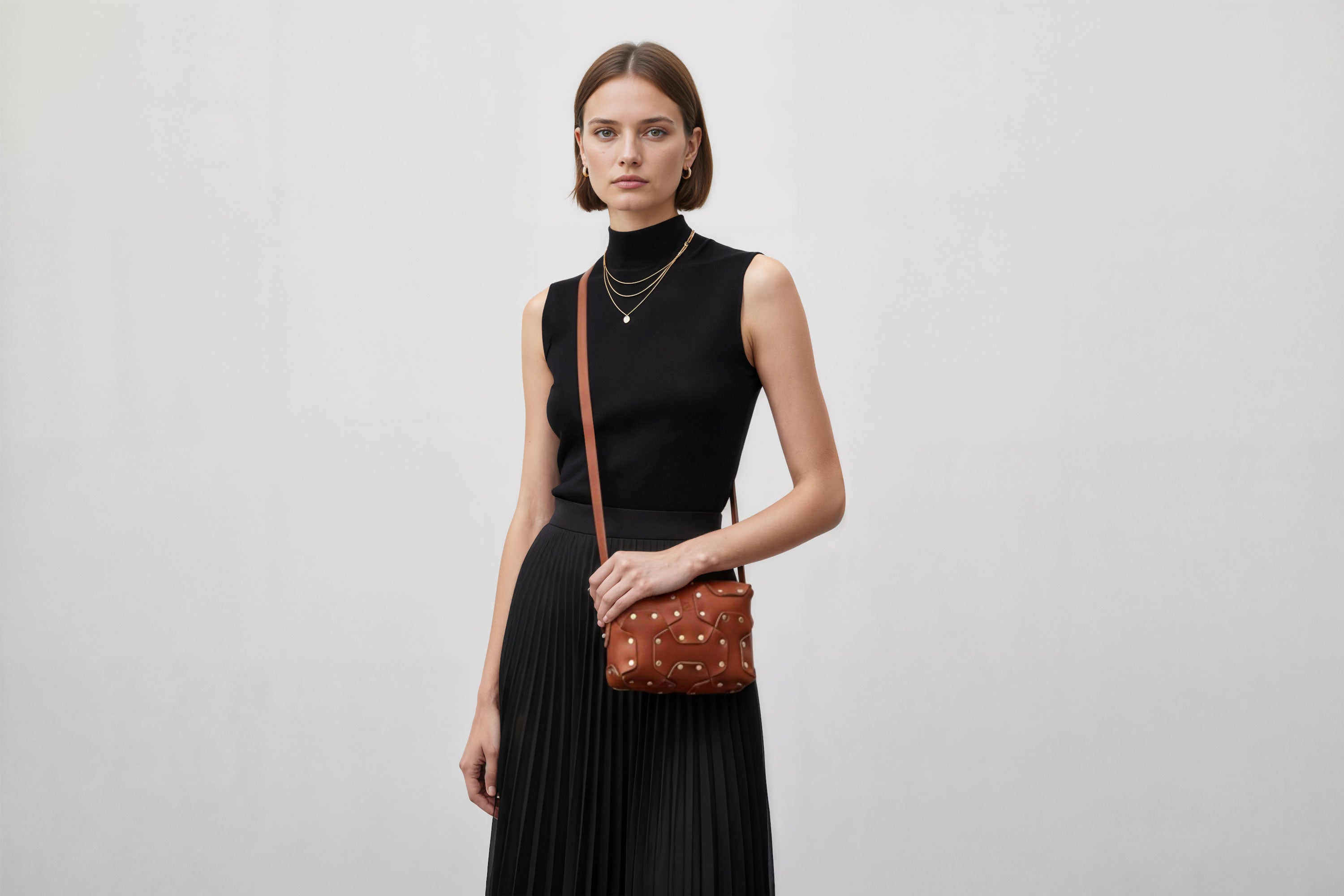 Double Rivet Bag Dark Brown Color On A Woman Model Leather Full Grain Vegetable Tanned Leather Modern Minimalist Design Premium Quality Full Brass Clutch Crossbody Shoulder Bag Atelier Madre Manuel Dreesmann Barcelona Spain