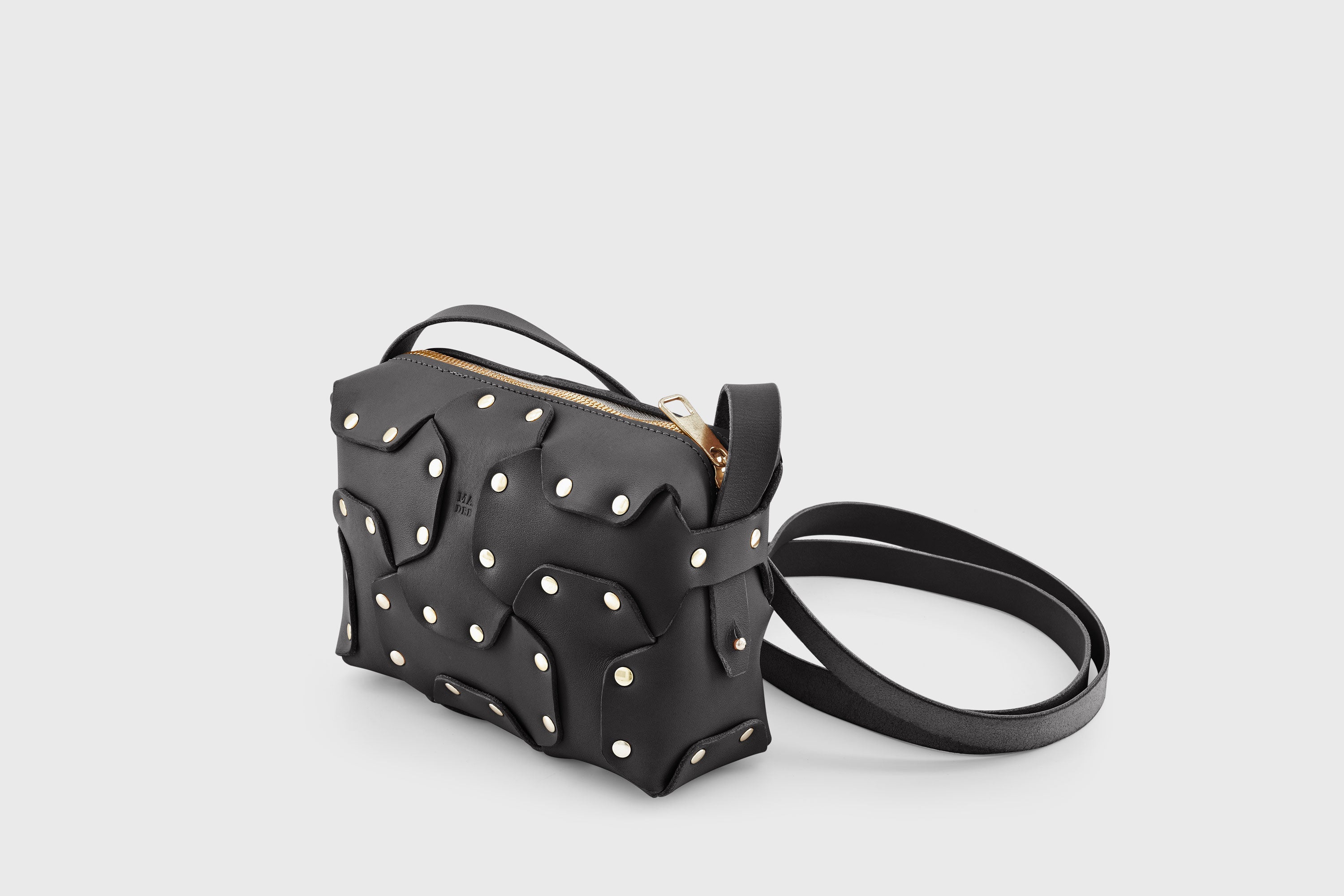 Double Rivet Bag Black Color Leather Full Grain Vegetable Tanned Leather Modern Minimalist Design Premium Quality Full Brass Clutch Crossbody Shoulder Bag Atelier Madre Manuel Dreesmann Barcelona Spain