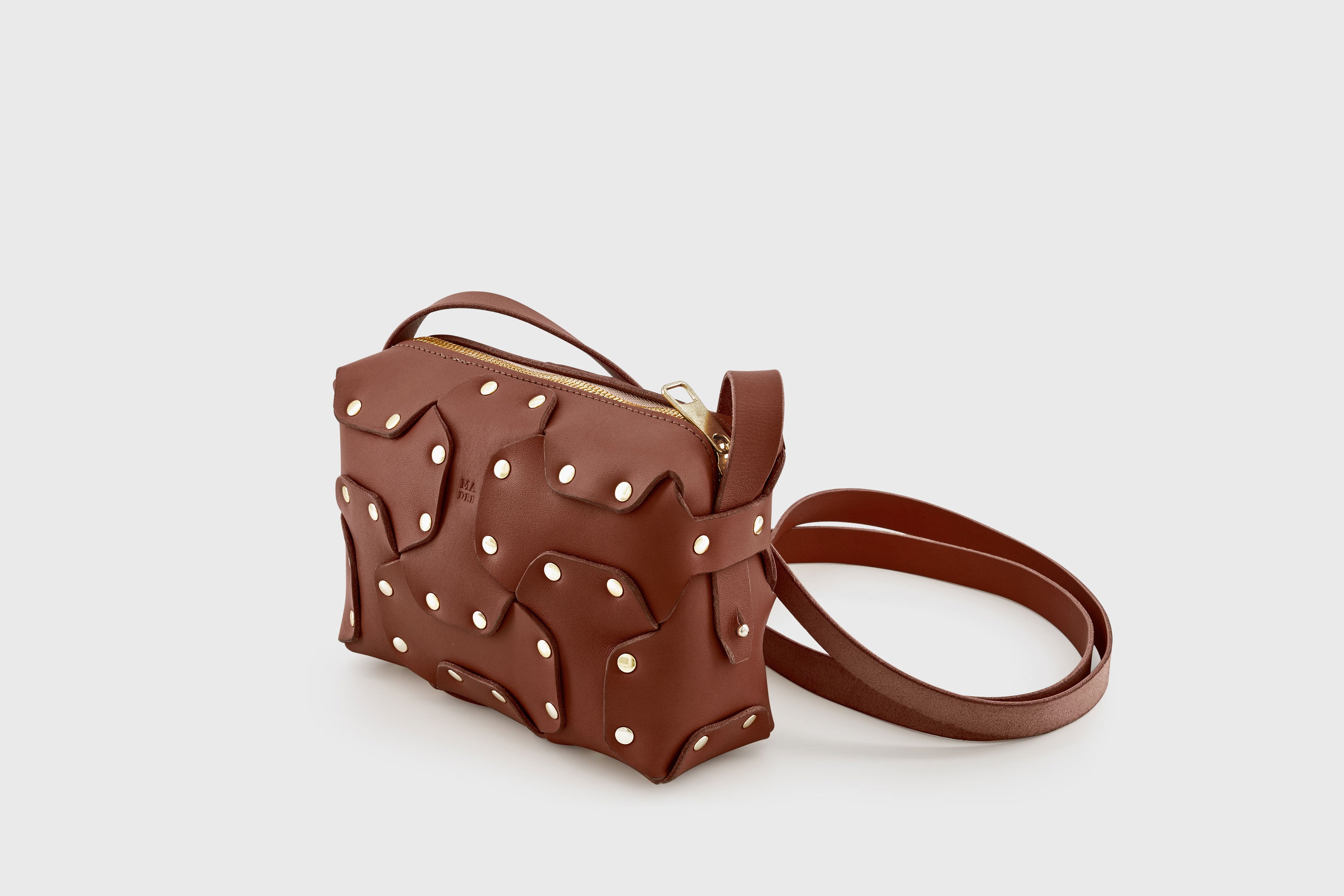 Double Rivet Bag Dark Brown Color Leather Full Grain Vegetable Tanned Leather Modern Minimalist Design Premium Quality Full Brass Clutch Crossbody Shoulder Bag Atelier Madre Manuel Dreesmann Barcelona Spain