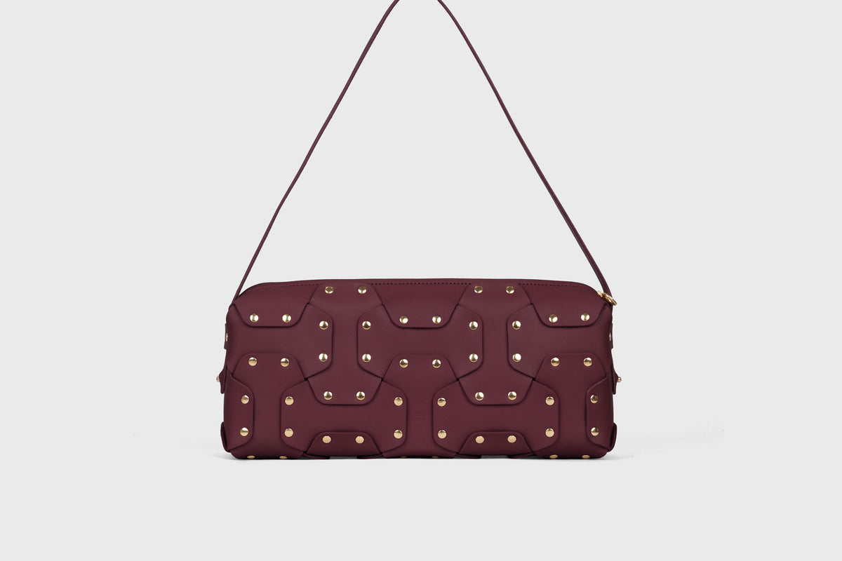 Double Rivet Bag Long Burgundy Colour Leather Vegetable Tanned Modern Minimal Design Premium Quality Atelier Madre Manuel Dreesmann Barcelona 1