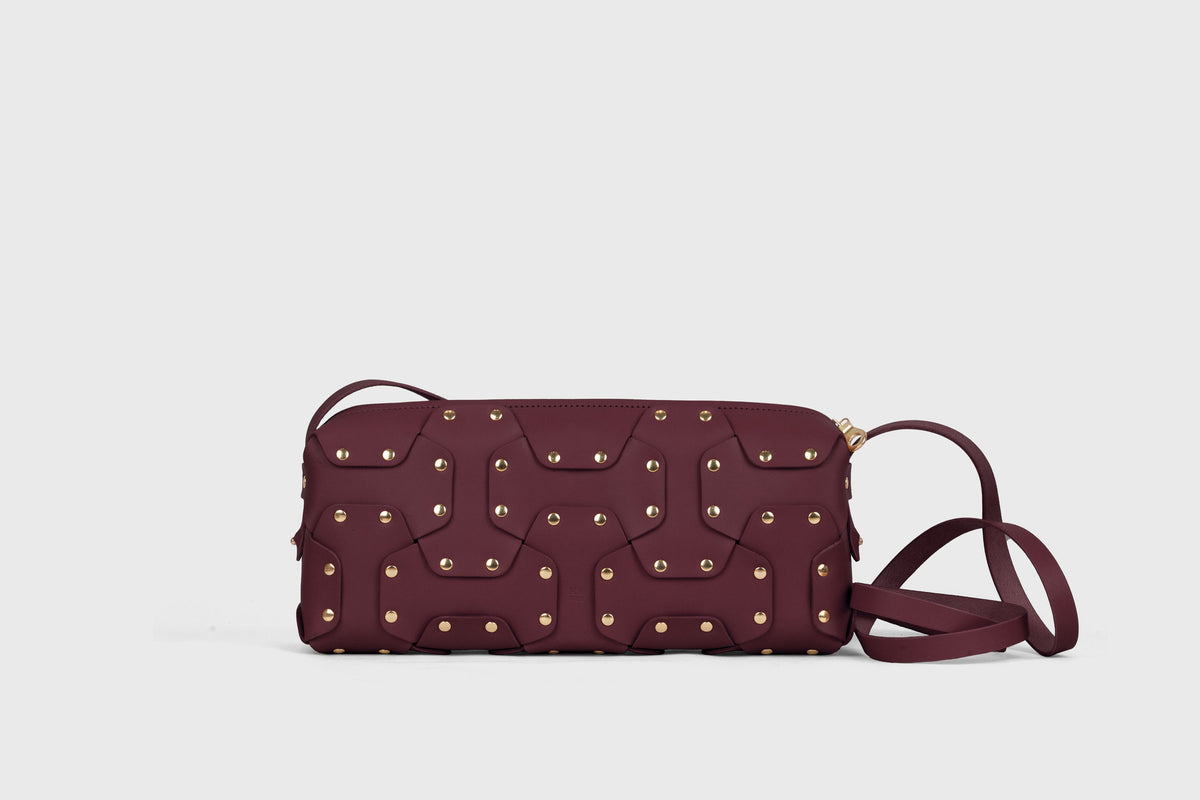 Double Rivet Bag Long Burgundy Colour Leather Vegetable Tanned Modern Minimal Design Premium Quality Atelier Madre Manuel Dreesmann Barcelona 4