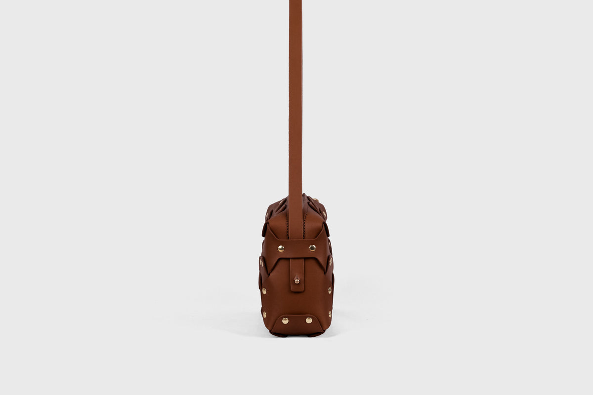 Double Rivet Bag Long Dark Brown Colour Leather Vegetable Tanned Modern Minimal Design Premium Quality Atelier Madre Manuel Dreesmann Barcelona 3
