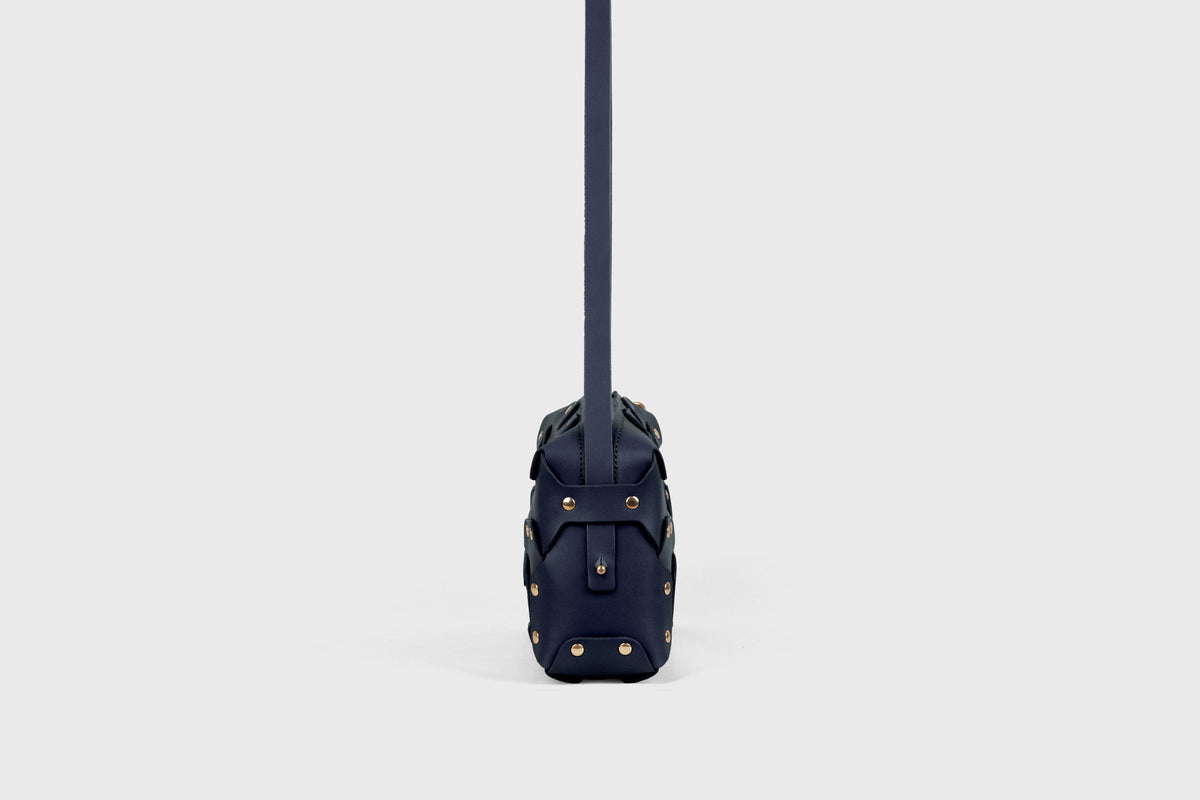 Double Rivet Bag Long Marine Blue Colour Leather Vegetable Tanned Modern Minimal Design Premium Quality Atelier Madre Manuel Dreesmann Barcelona 3