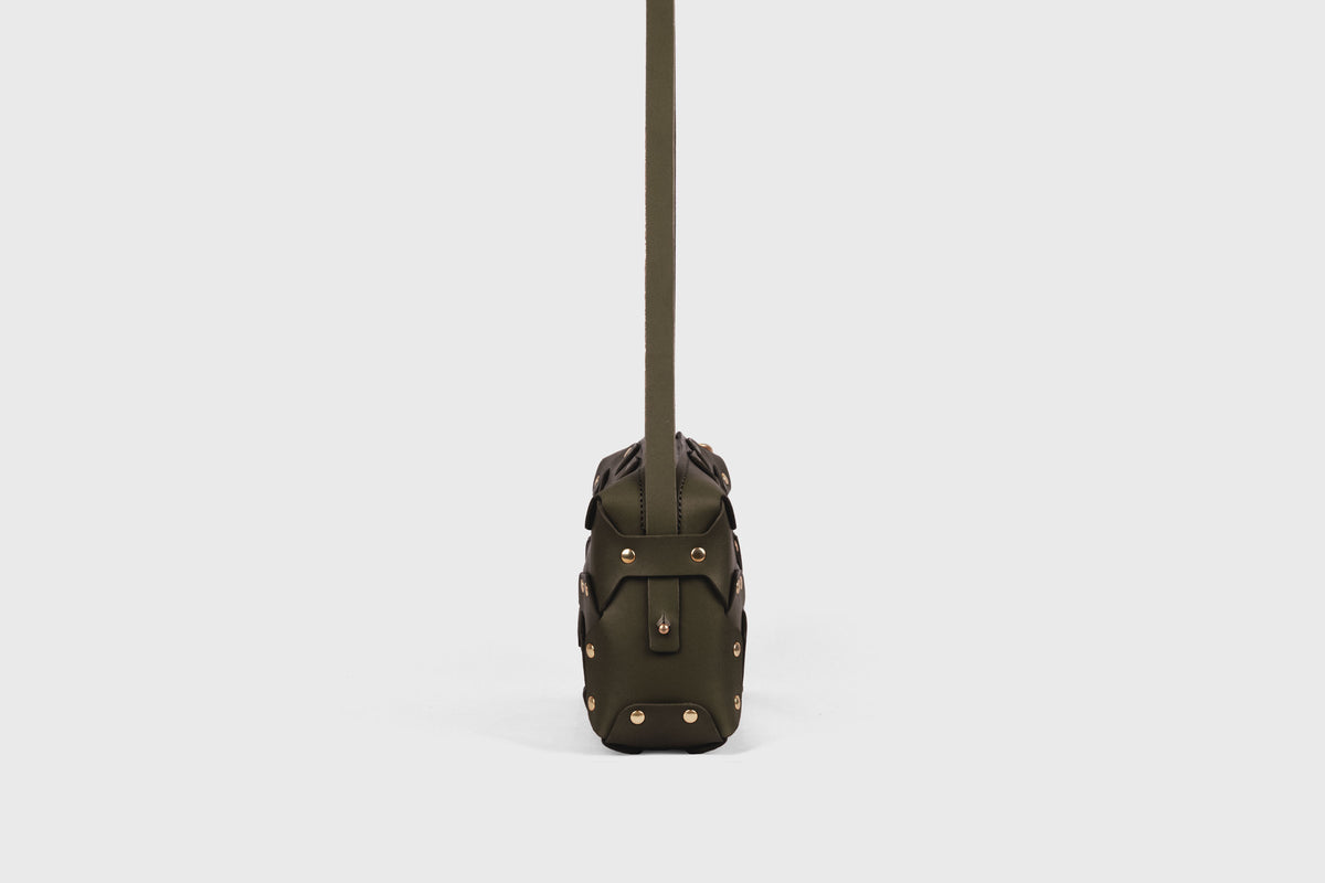 Double Rivet Bag Long Olive Green Colour Leather Vegetable Tanned Modern Minimal Design Premium Quality Atelier Madre Manuel Dreesmann Barcelona 3