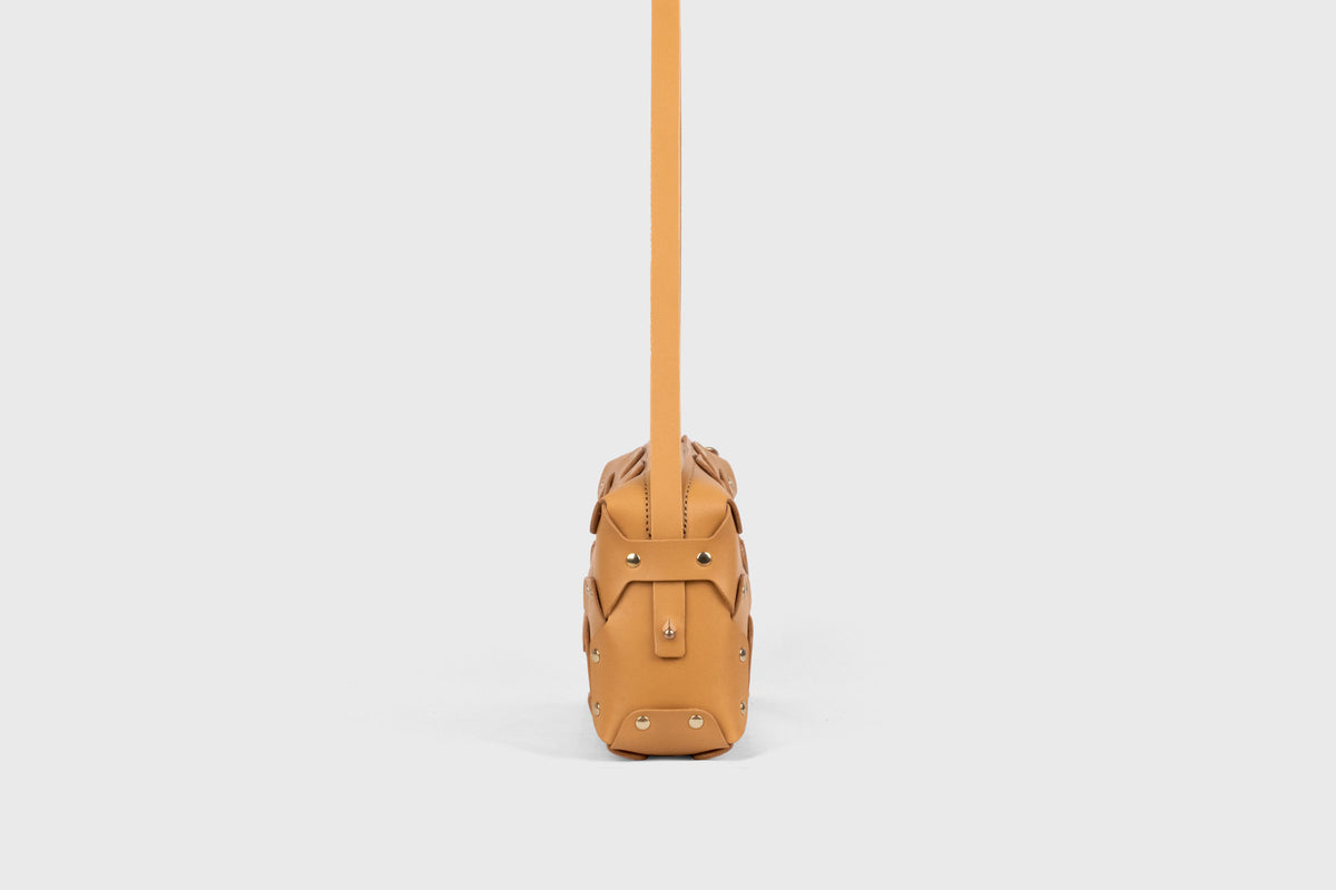 Double Rivet Bag Long Brown Colour Leather Vegetable Tanned Modern Minimal Design Premium Quality Atelier Madre Manuel Dreesmann Barcelona 3