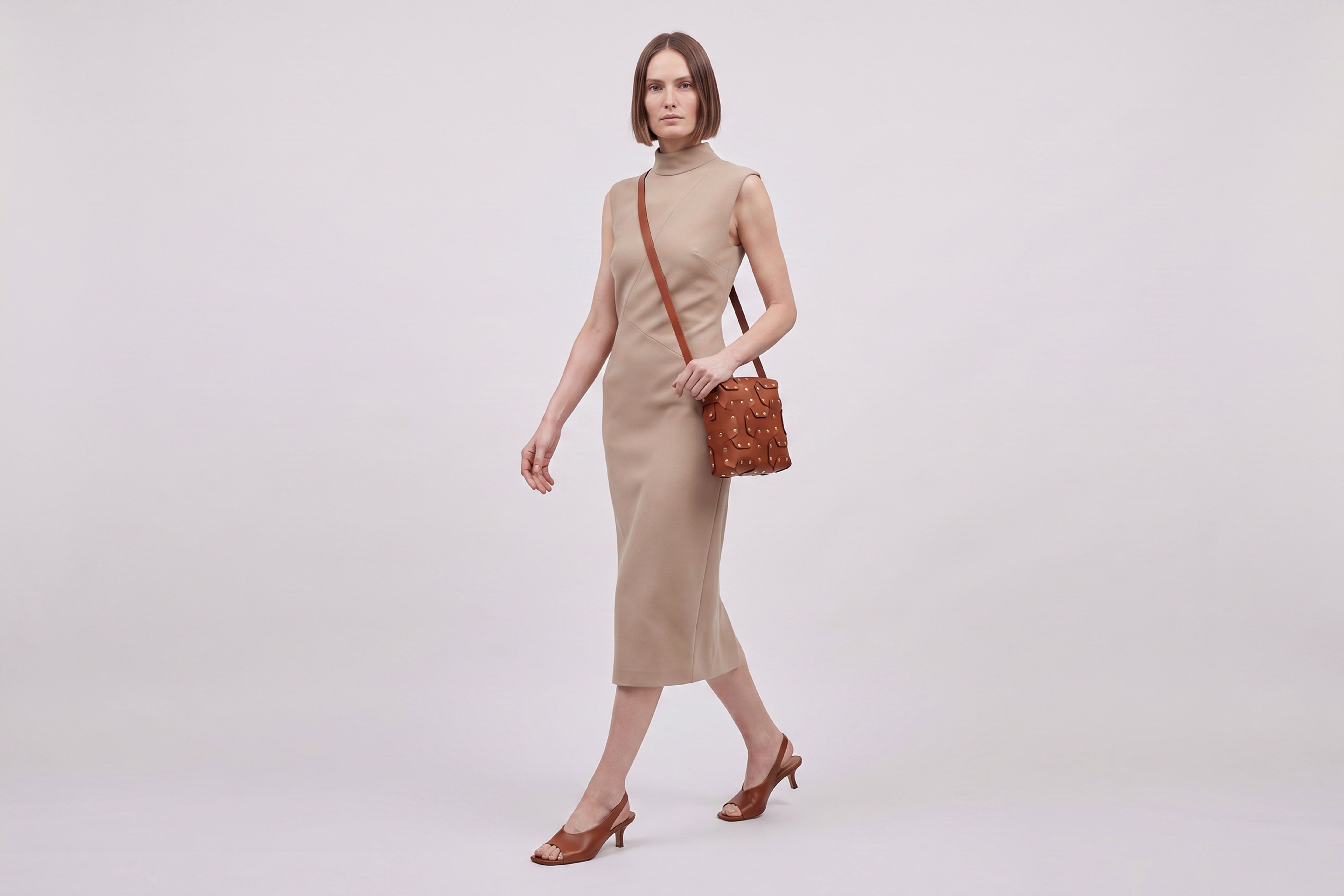 Double Rivet Bag Squared on a model, Dark-brown Colour, Vegetable-Tanned Leather, Modern Minimal Design. Premium Quality, Atelier Madre, Manuel-Dreesmann, Barcelona