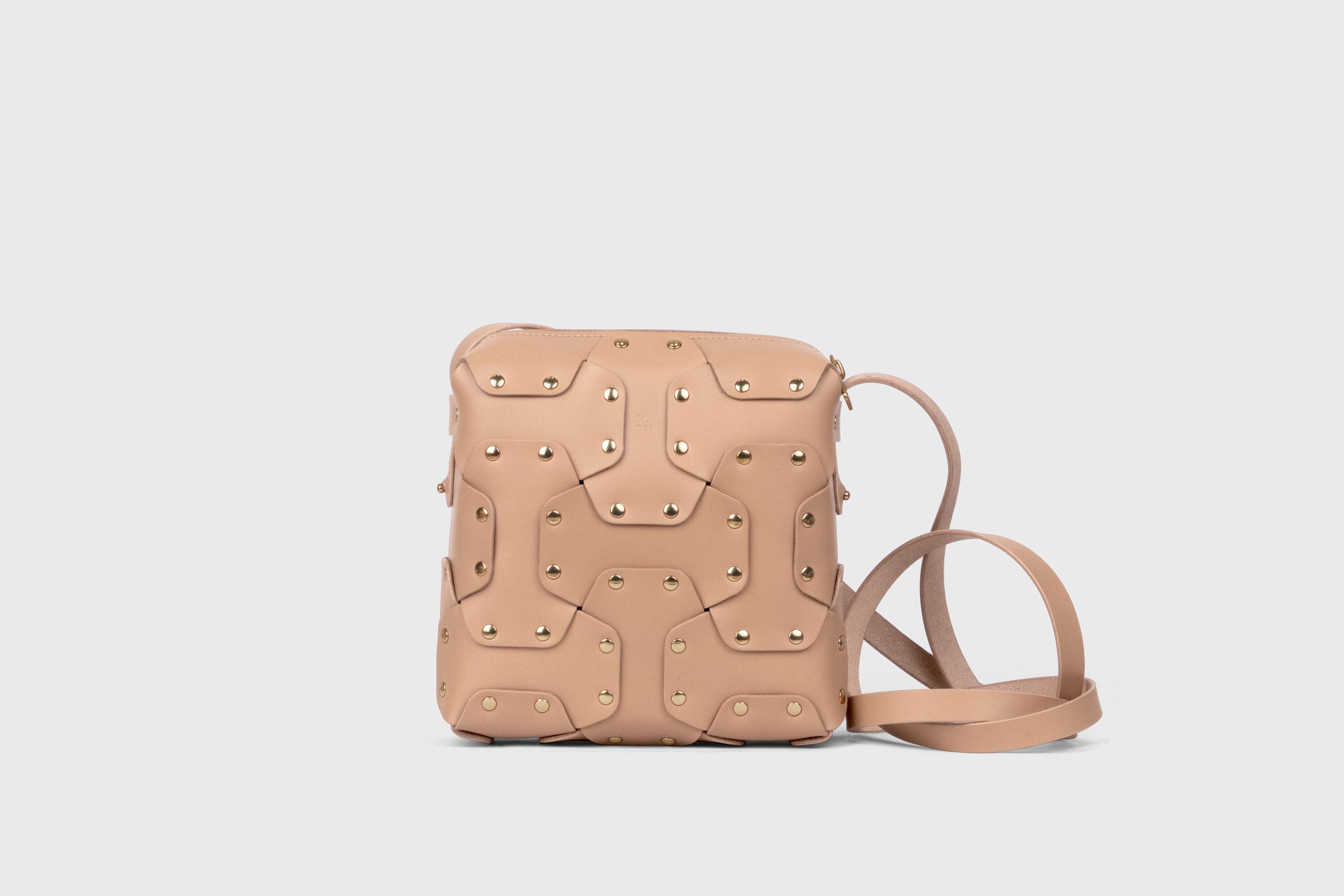 Double Rivet Bag Squared, Natural-Colour, Vegetable-Tanned Leather, Modern Minimal Design. Premium Quality, Atelier Madre, Manuel-Dreesmann, Barcelona