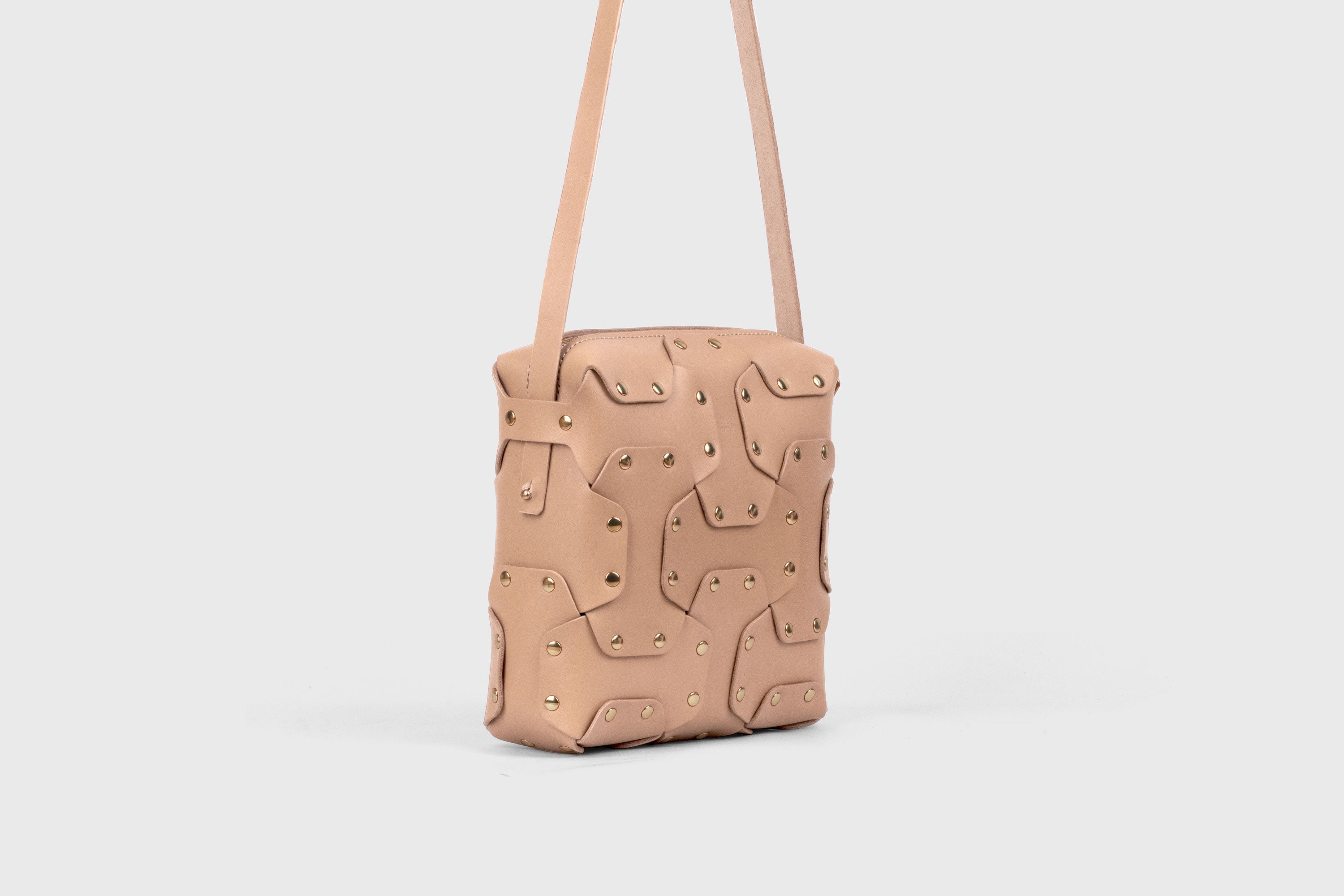 Double Rivet Bag Squared, Natural-Colour, Vegetable-Tanned Leather, Modern Minimal Design. Premium Quality, Atelier Madre, Manuel-Dreesmann, Barcelona