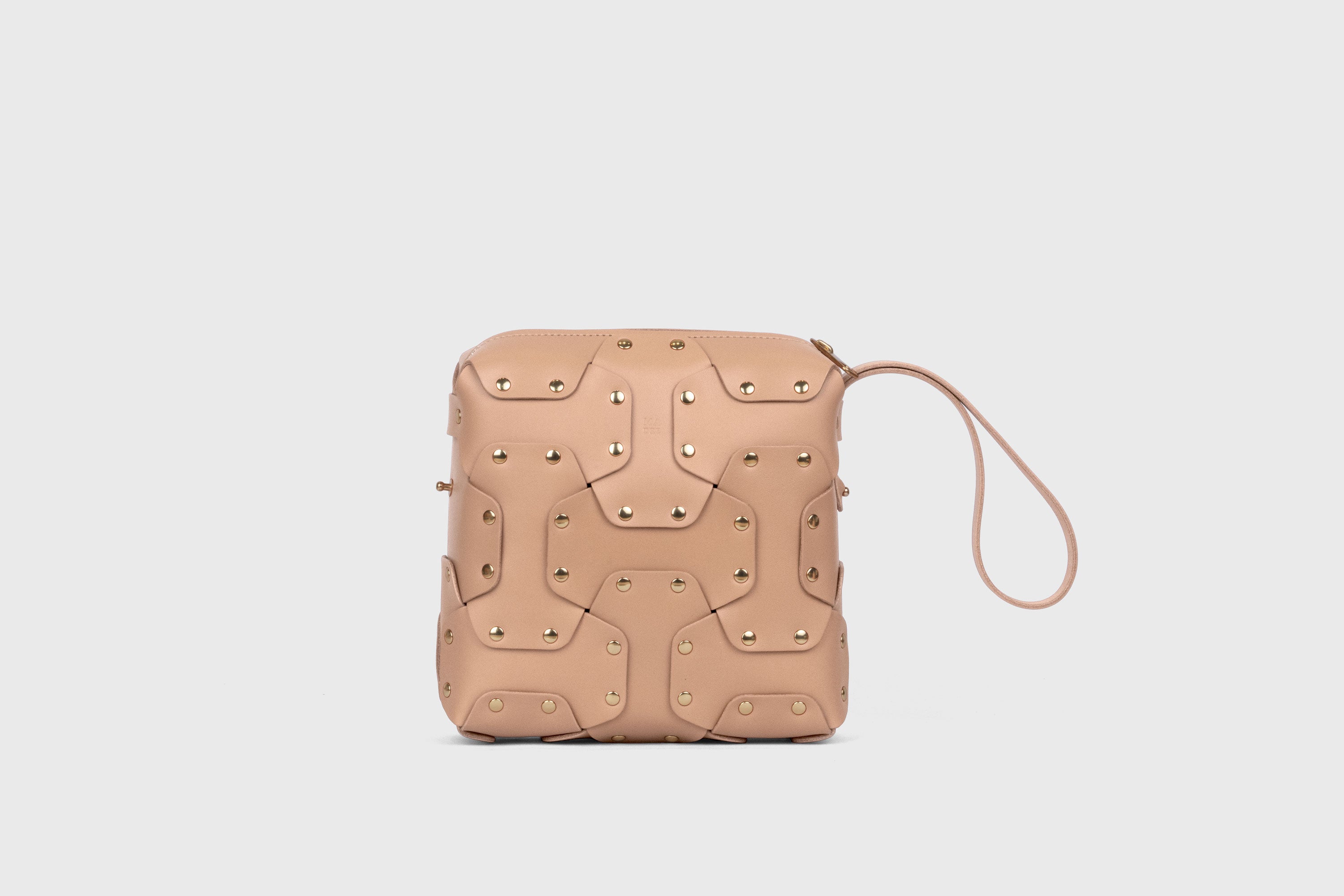 Double Rivet Bag Squared, Natural-Colour, Vegetable-Tanned Leather, Modern Minimal Design. Premium Quality, Atelier Madre, Manuel-Dreesmann, Barcelona