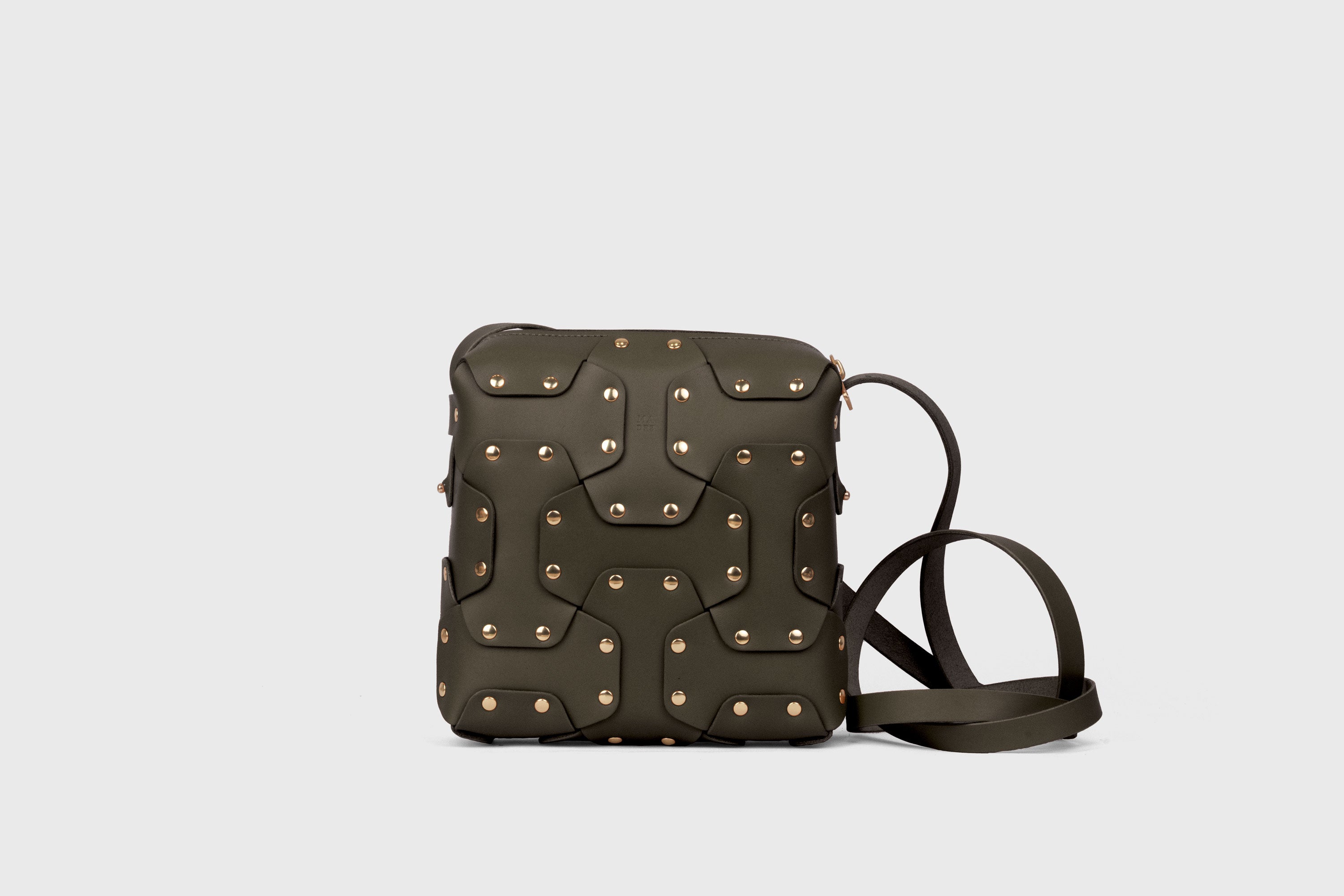 Double Rivet Bag Squared, Olive-Green, Vegetable-Tanned Leather, Modern Minimal Design. Premium Quality, Atelier Madre, Manuel-Dreesmann, Barcelona