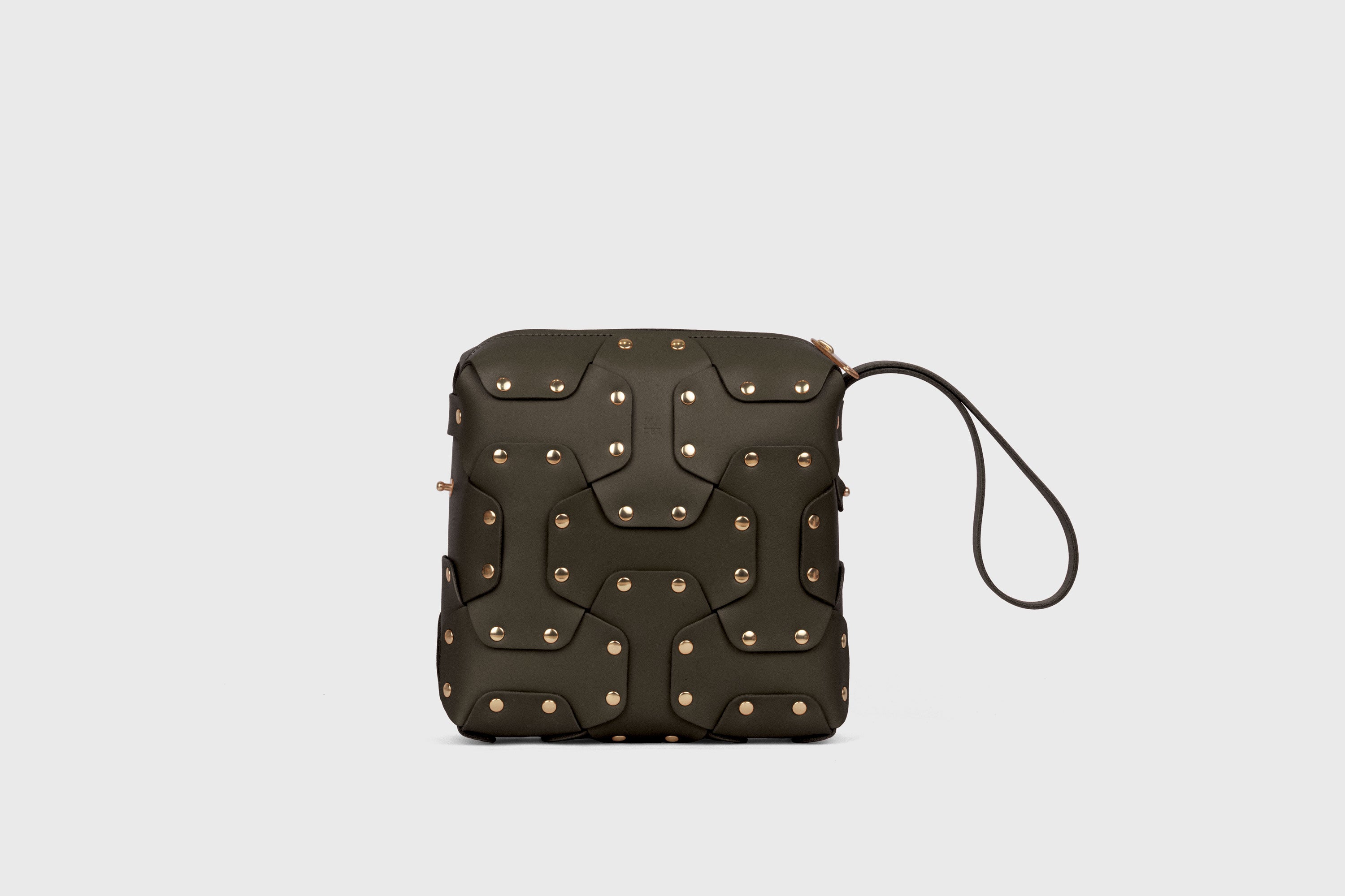 Double Rivet Bag Squared, Olive-Green, Vegetable-Tanned Leather, Modern Minimal Design. Premium Quality, Atelier Madre, Manuel-Dreesmann, Barcelona