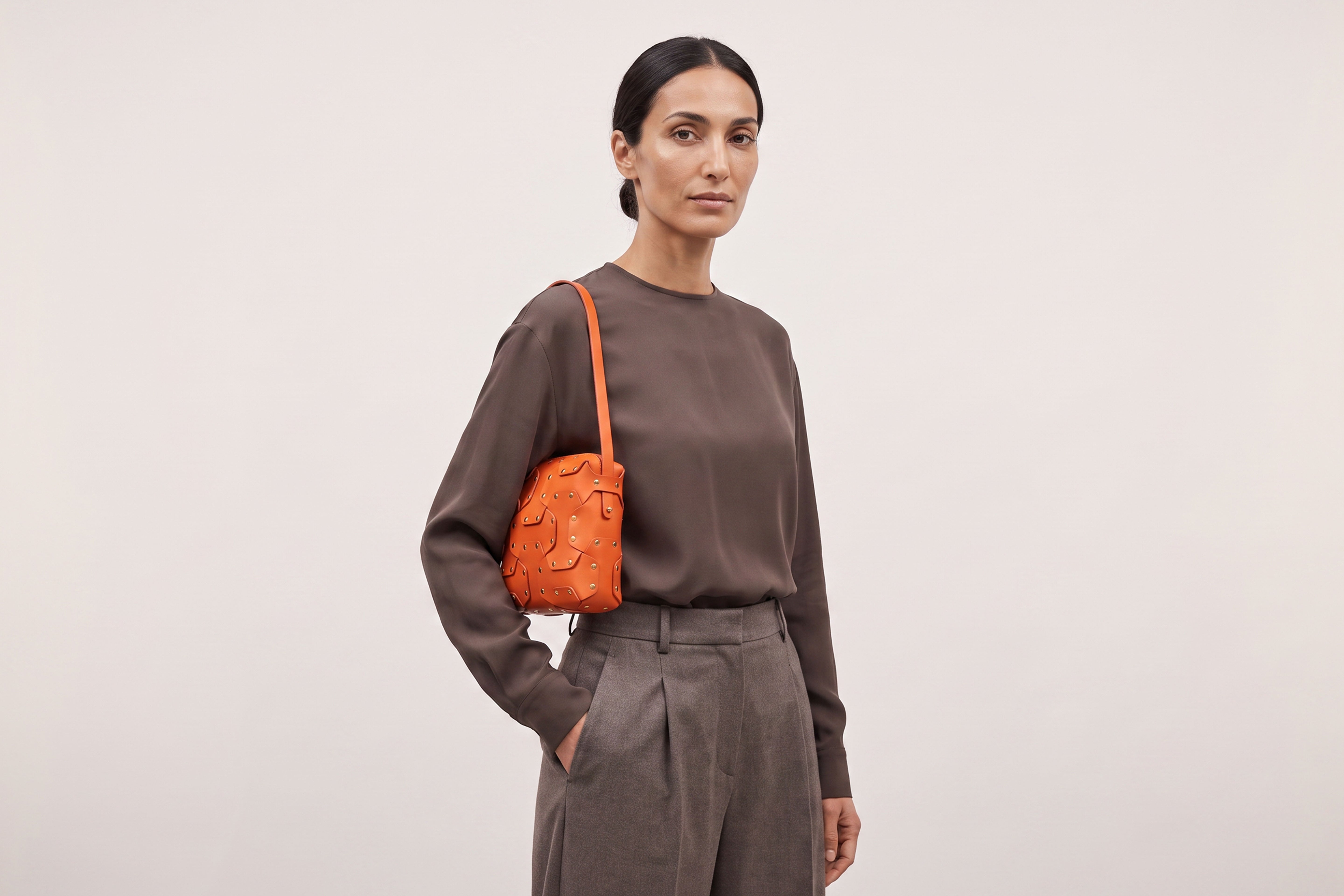 Double Rivet Bag Squared on a model, Orange Colour, Vegetable-Tanned Leather, Modern Minimal Design. Premium Quality, Atelier Madre, Manuel-Dreesmann, Barcelona