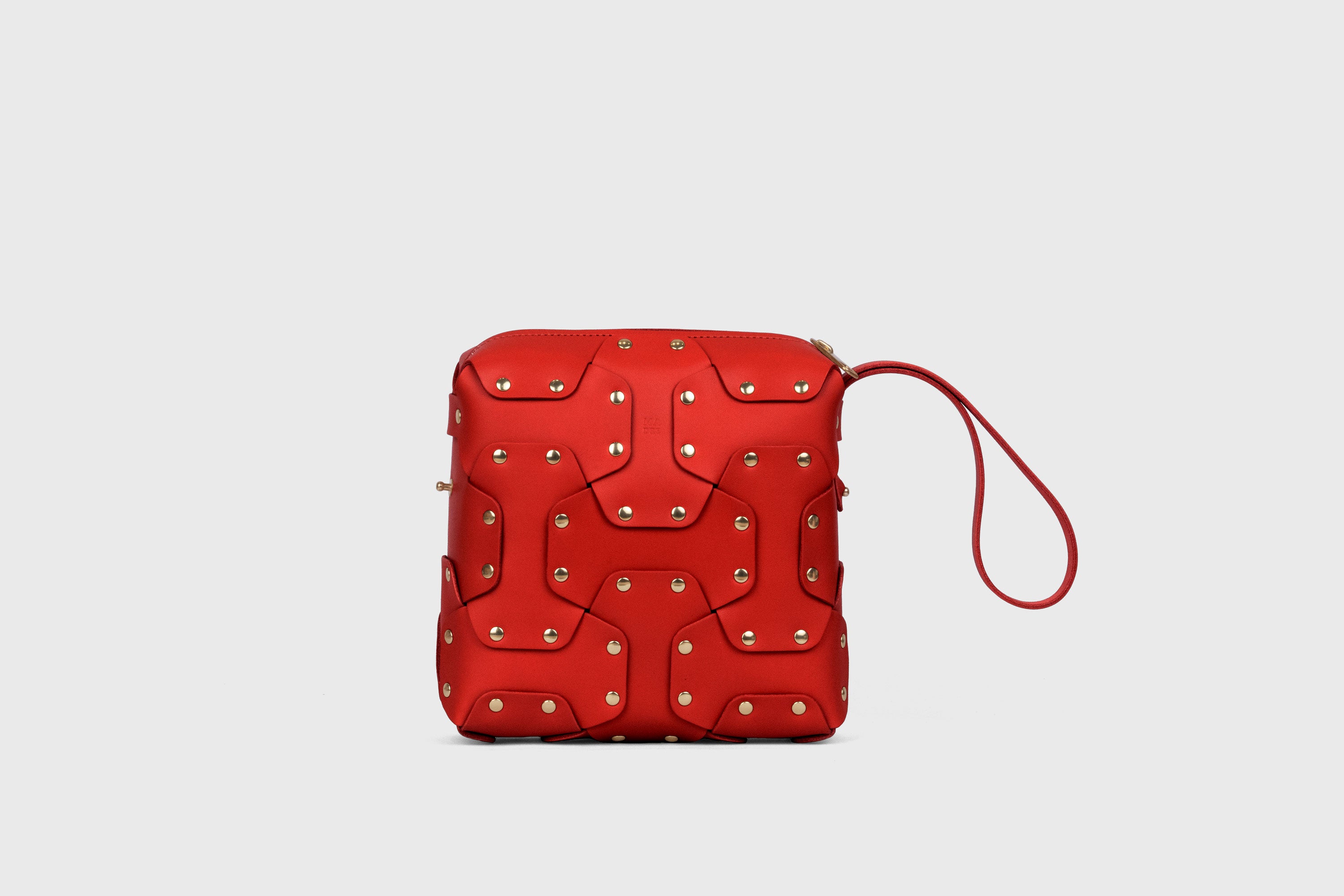 Double Rivet Bag Squared, Red Colour, Vegetable-Tanned Leather, Modern Minimal Design. Premium Quality, Atelier Madre, Manuel-Dreesmann, Barcelona