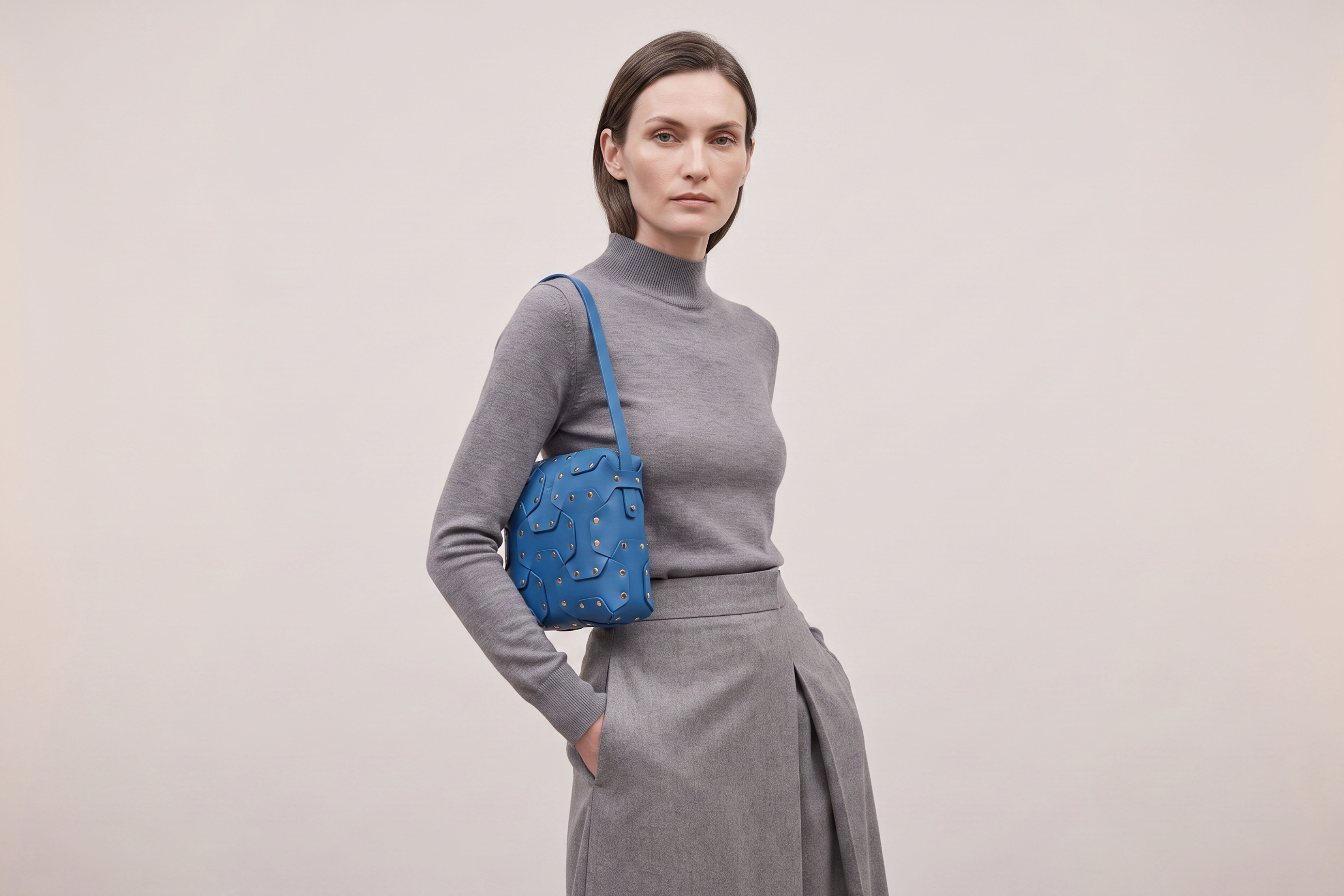 Double Rivet Bag Squared on a model, Royal Blue Colour, Vegetable-Tanned Leather, Modern Minimal Design. Premium Quality, Atelier Madre, Manuel-Dreesmann, Barcelona