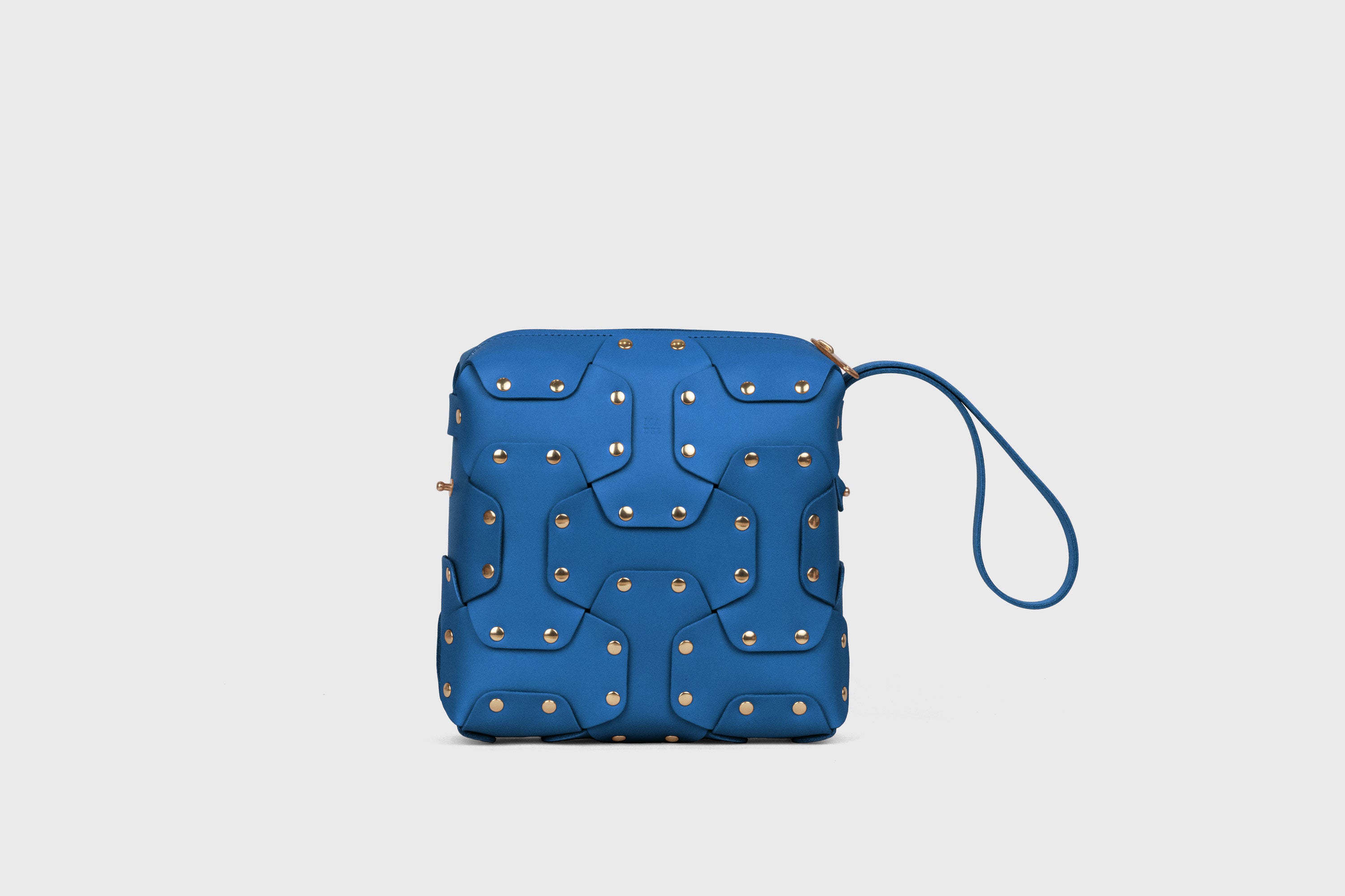 Double Rivet Bag Squared, Royal-Blue Colour, Vegetable-Tanned Leather, Modern Minimal Design. Premium Quality, Atelier Madre, Manuel-Dreesmann, Barcelona