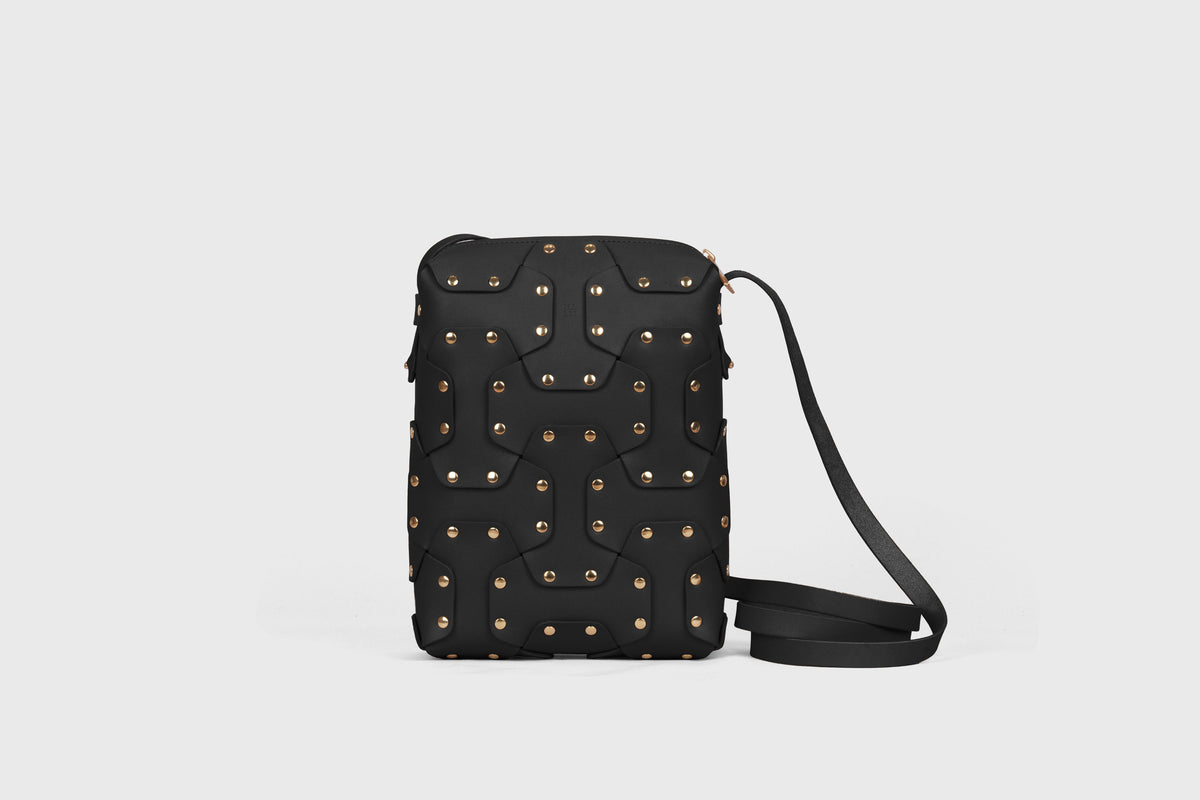 Double Rivet Bag Tall Black Colour Leather Vegetable Tanned Modern Minimal Design Premium Quality Atelier Madre Manuel Dreesmann Barcelona Spain 1